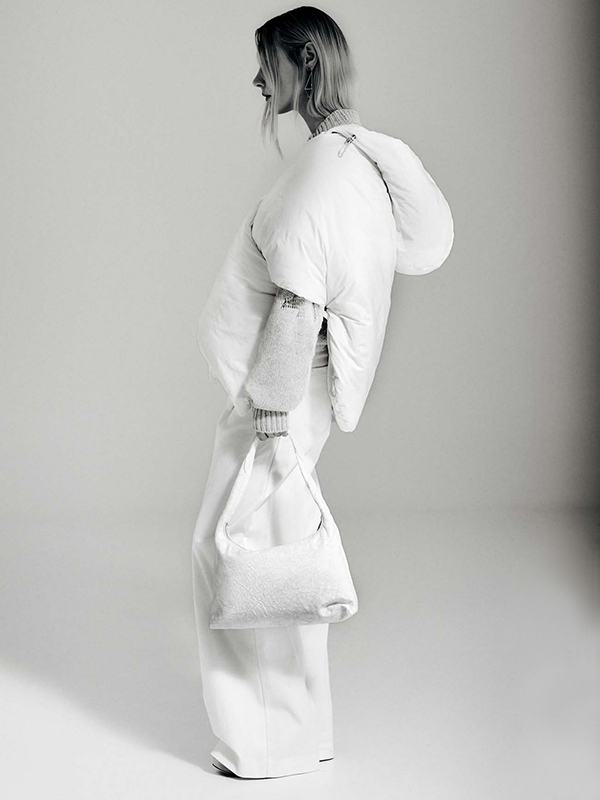 IXOS 交叉造型連帽鋪棉斗篷