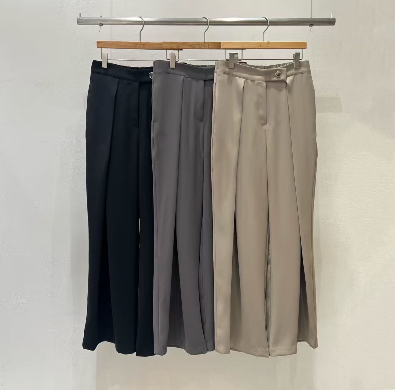 GI5411 交叉壓摺闊腳西褲