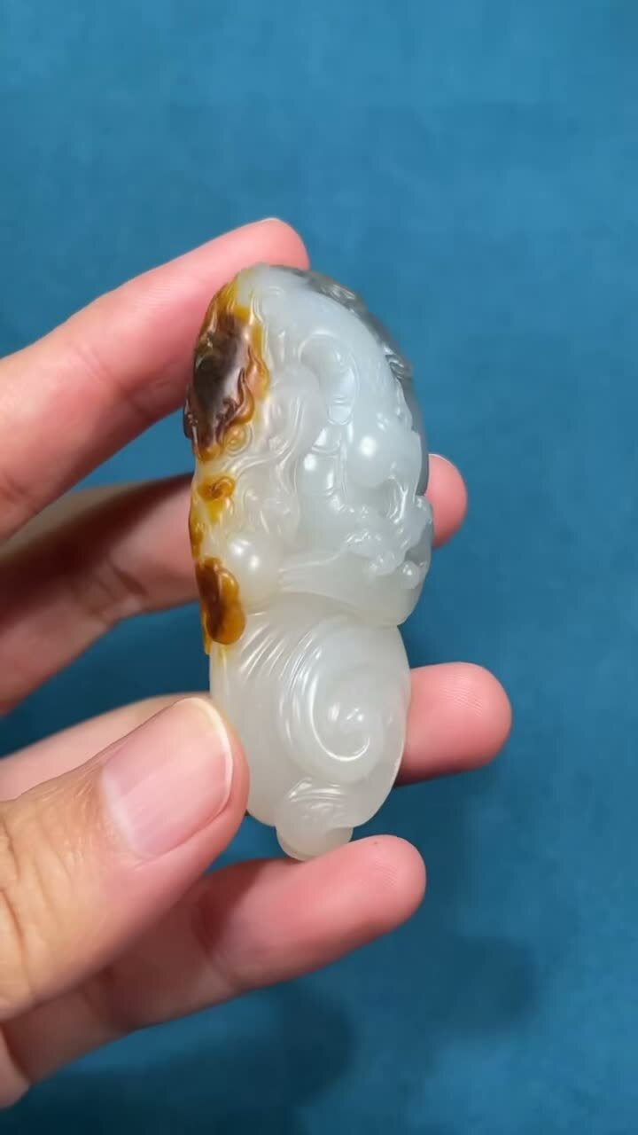 1225217 和田玉籽料青花紅皮三色掛件