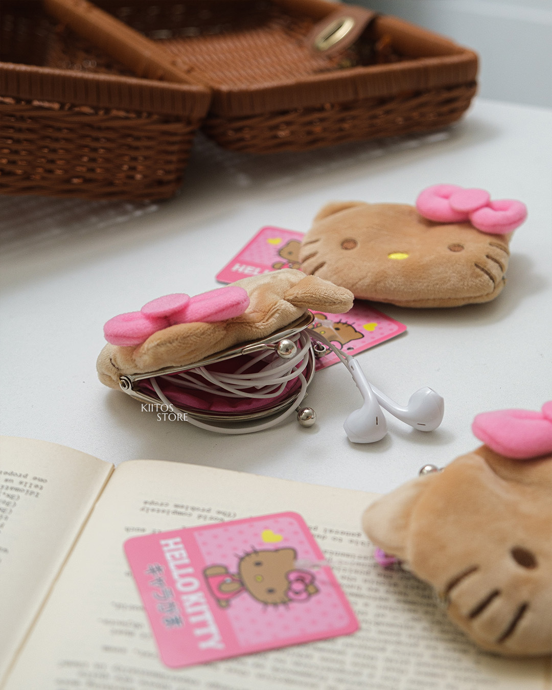 【現貨】 日本代購 Hello Kitty 曬黑鈴鐺 絨毛珠扣 口金 零錢包