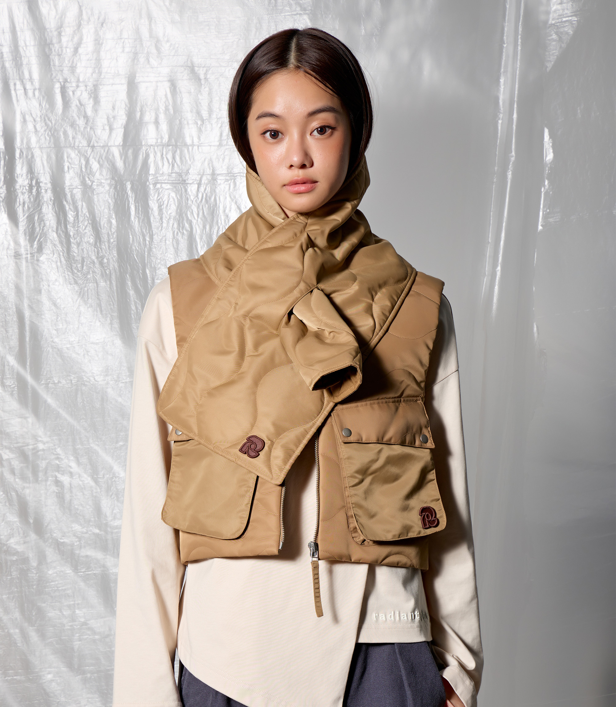 Radiantsphere 女款 短版波浪車線設計背心(卡其/黑)