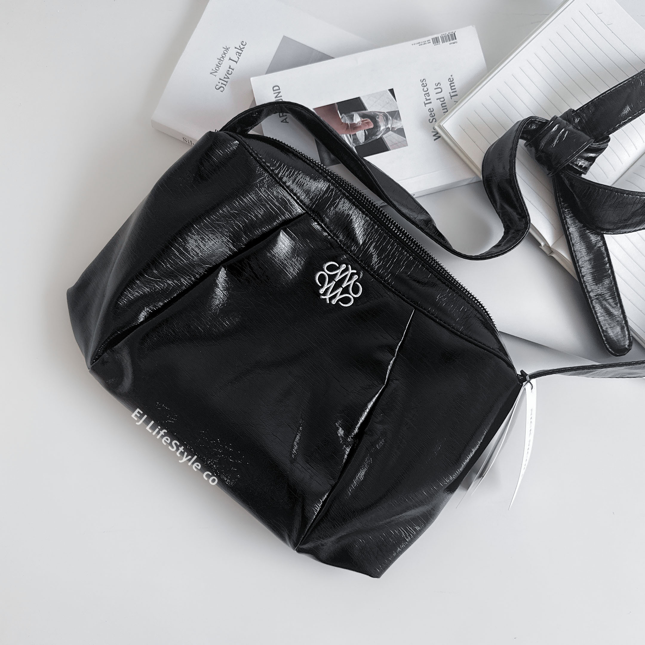 2025 新版 🇰🇷 NICK&NICOLE SQUARE SHOULDER BAG 文佳煐代言 多背法 腋下包 單肩包 側背包 大容量 綁帶 大包 / 現貨