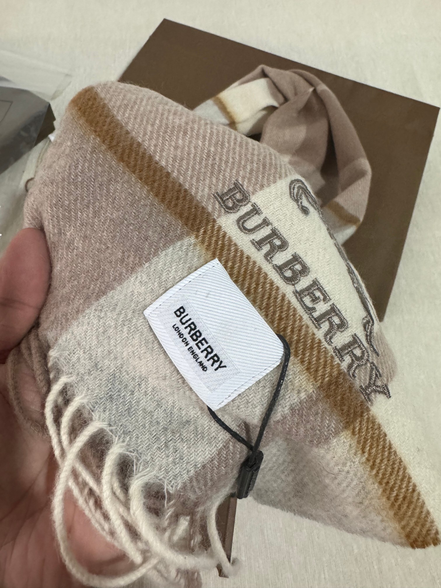 Burberry 羊毛格仔頸巾