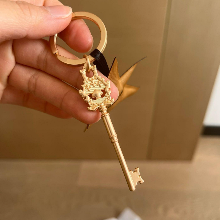 CHANEL香奈兒 不對稱五角芒星鑰匙圈VIP珠寶活動贈品