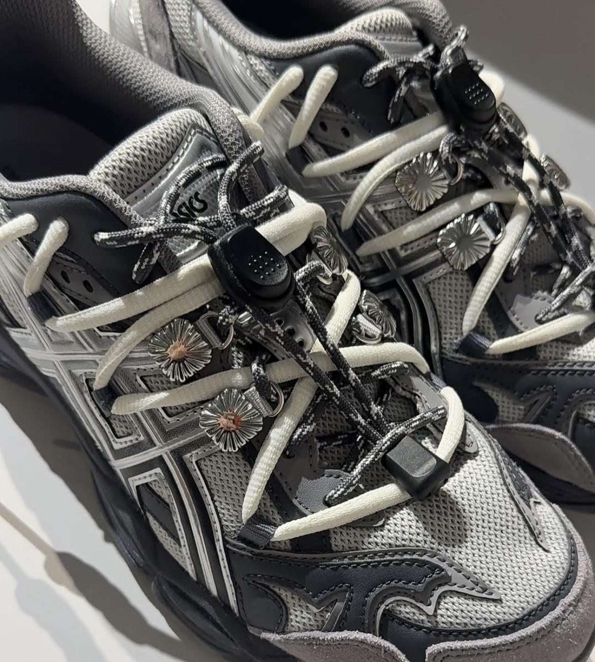 代購-TOGA x  ASICS Gel-Cumulus 16 TG 跑鞋 男女同款 灰色 1203A838-020