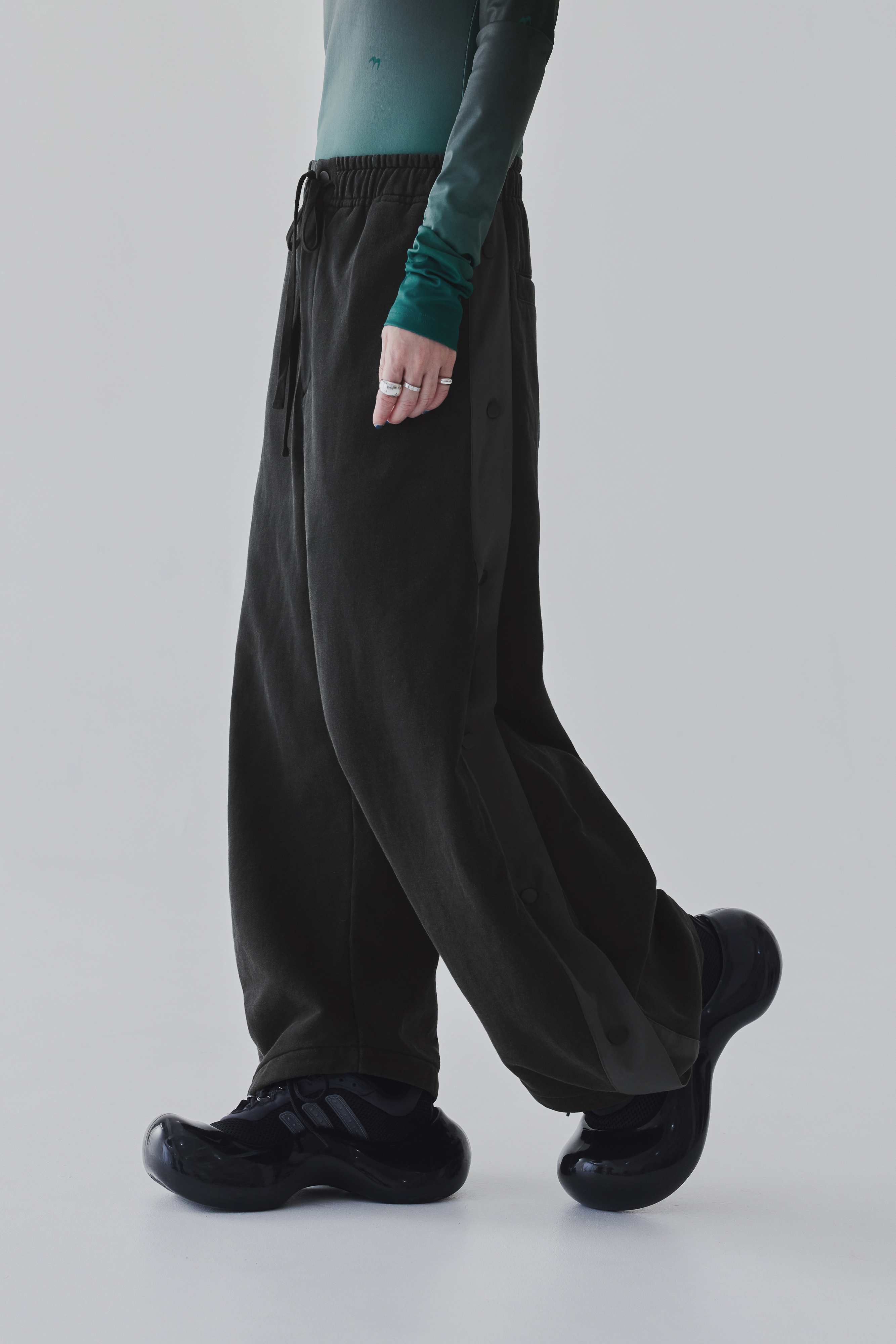 Snap Panel Sweat Trousers｜Black