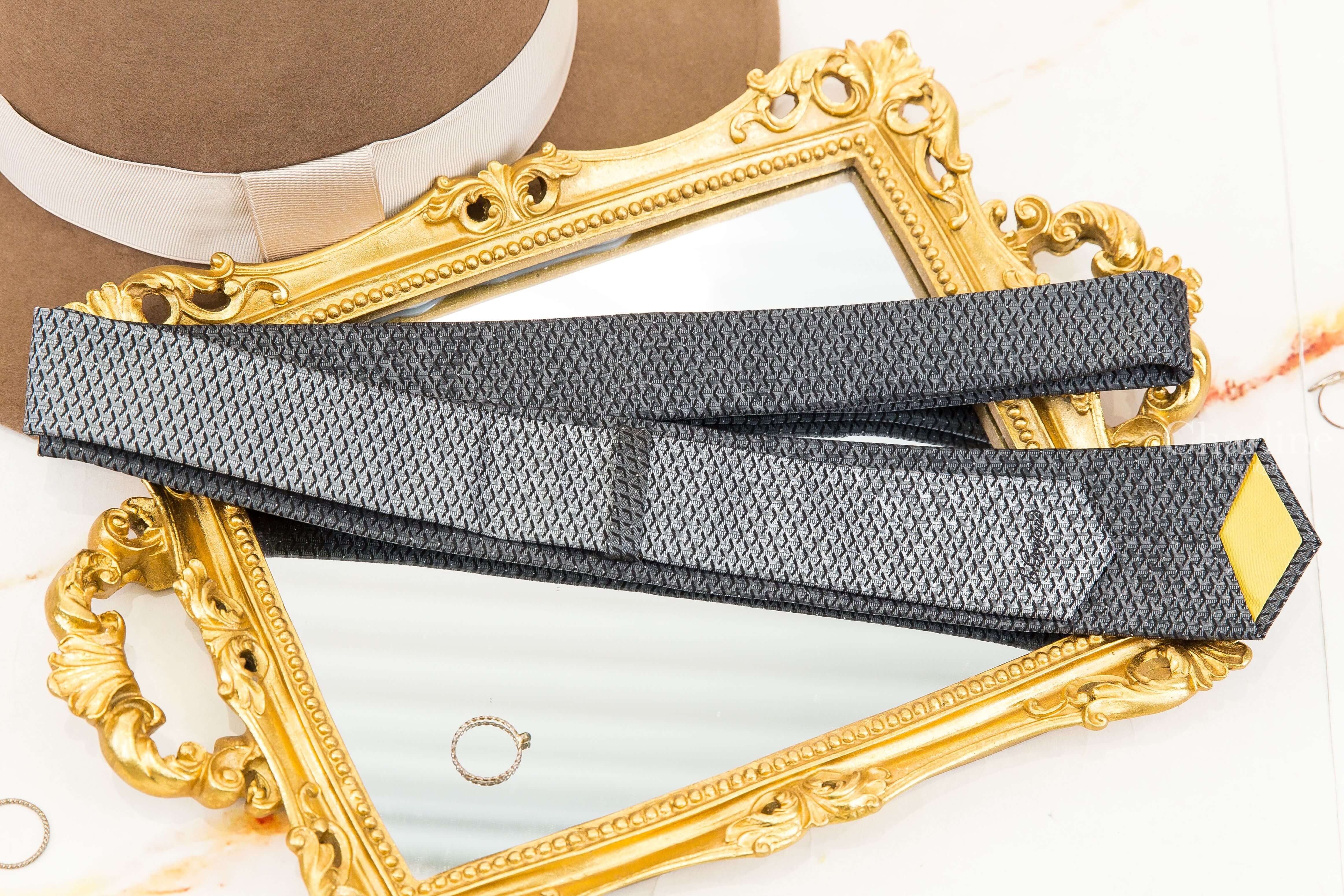 Goyard Eldredge Bicolore Tie 深灰拼淺灰老花白圓點刺繡黃Logo黑字真絲領帶-Charline Boutique 精品代購