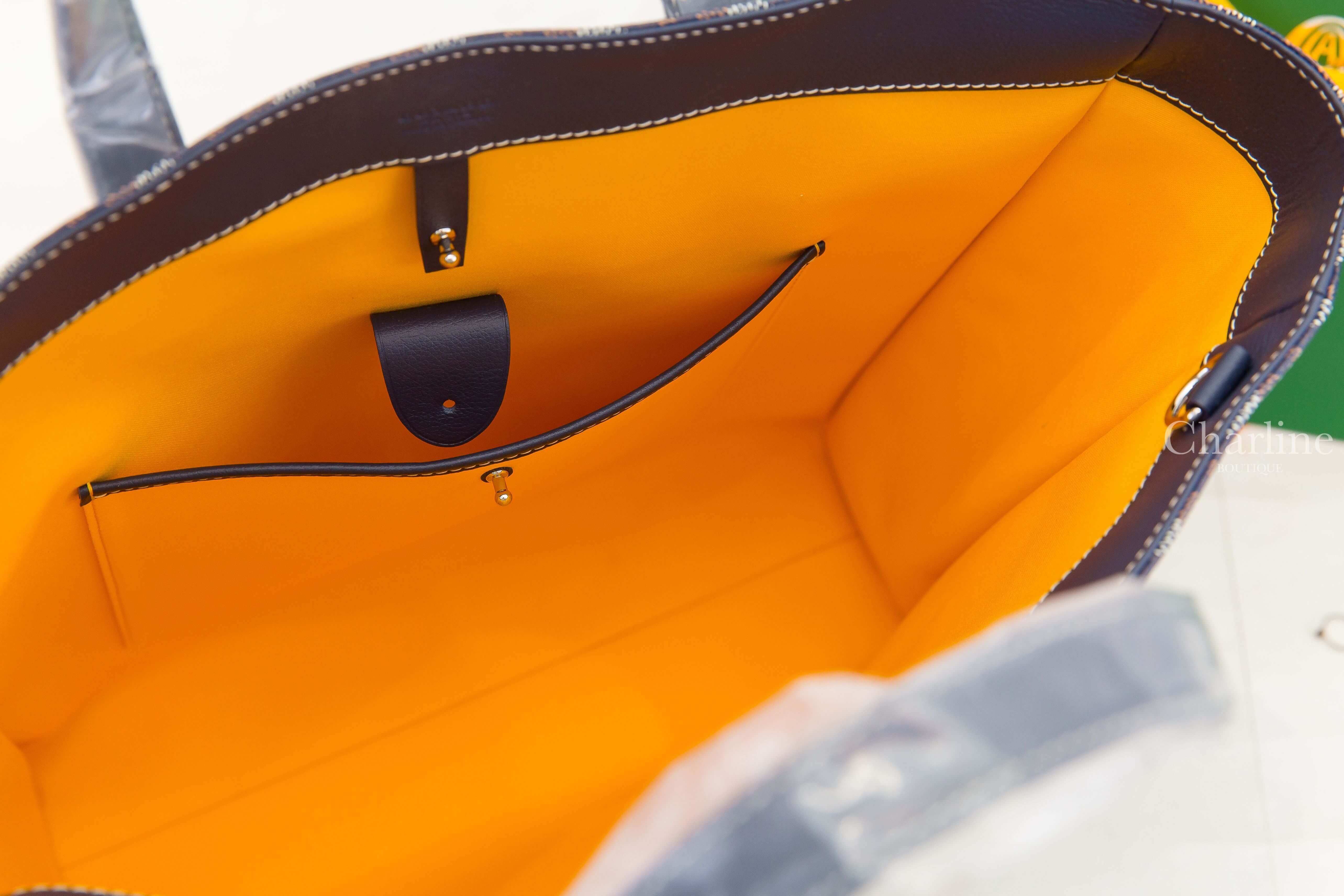Goyard Voltaire Bag 海軍藍帆布小牛皮同色提把黃色內裡無拉鍊直立式手提托特包-Charline Boutique 精品代購