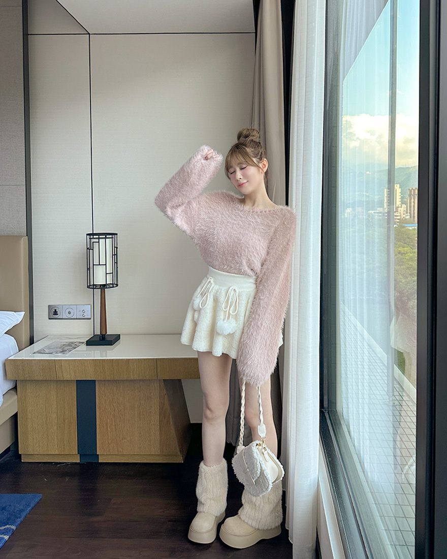 LINA LINA迷人輕奢純色縷空滾邊馬海毛上衣-甜美粉