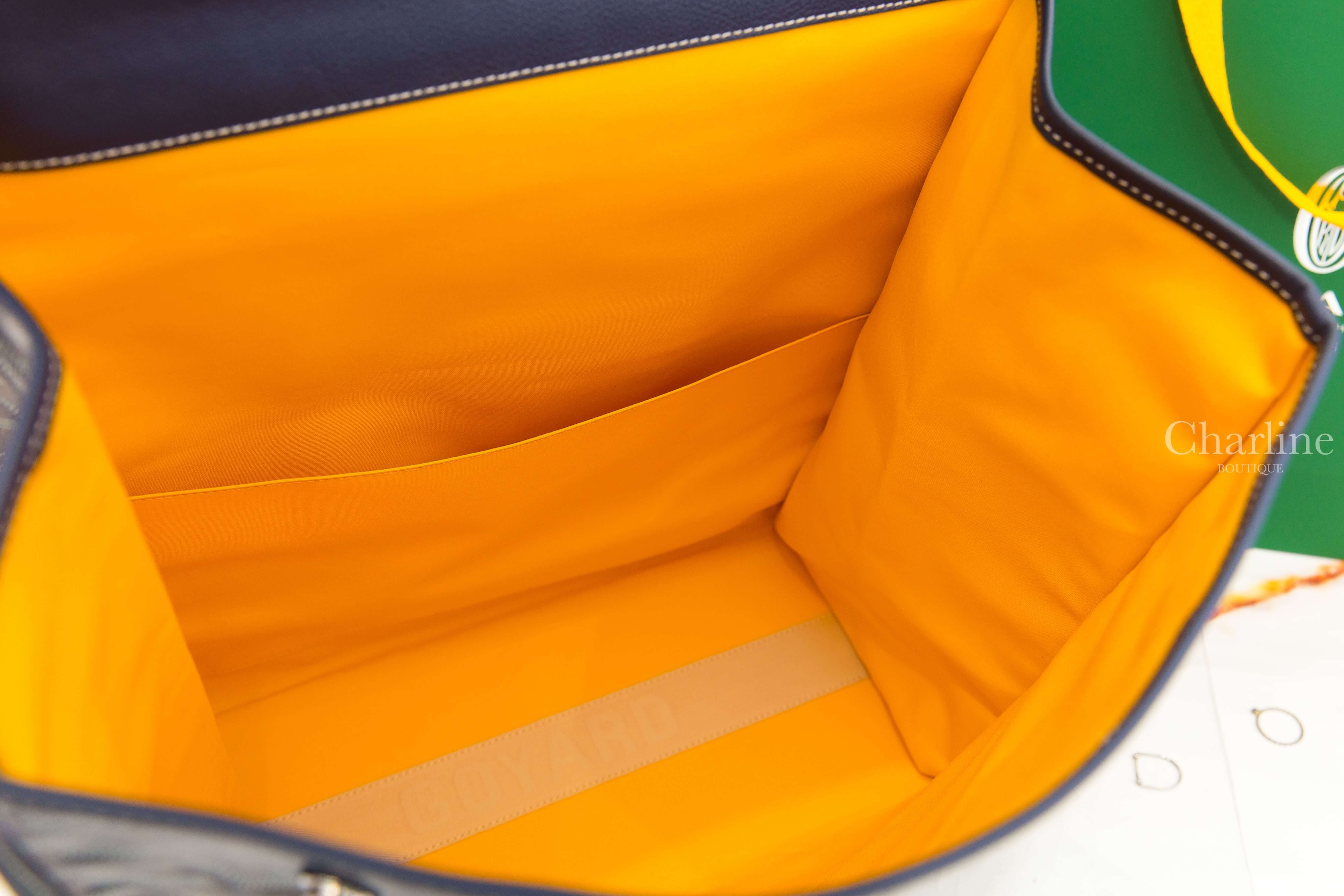 Goyard Saint Léger Backpack 海軍藍客製化珊瑚橘蝴蝶黑法鬥線條帆布小牛皮同色提把黃色內裡手提後背包-Charline Boutique 精品代購