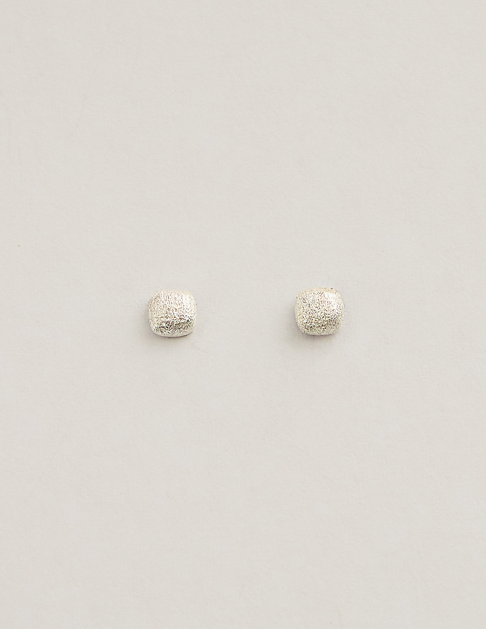 【925純銀】霧銀方塊。針式耳環