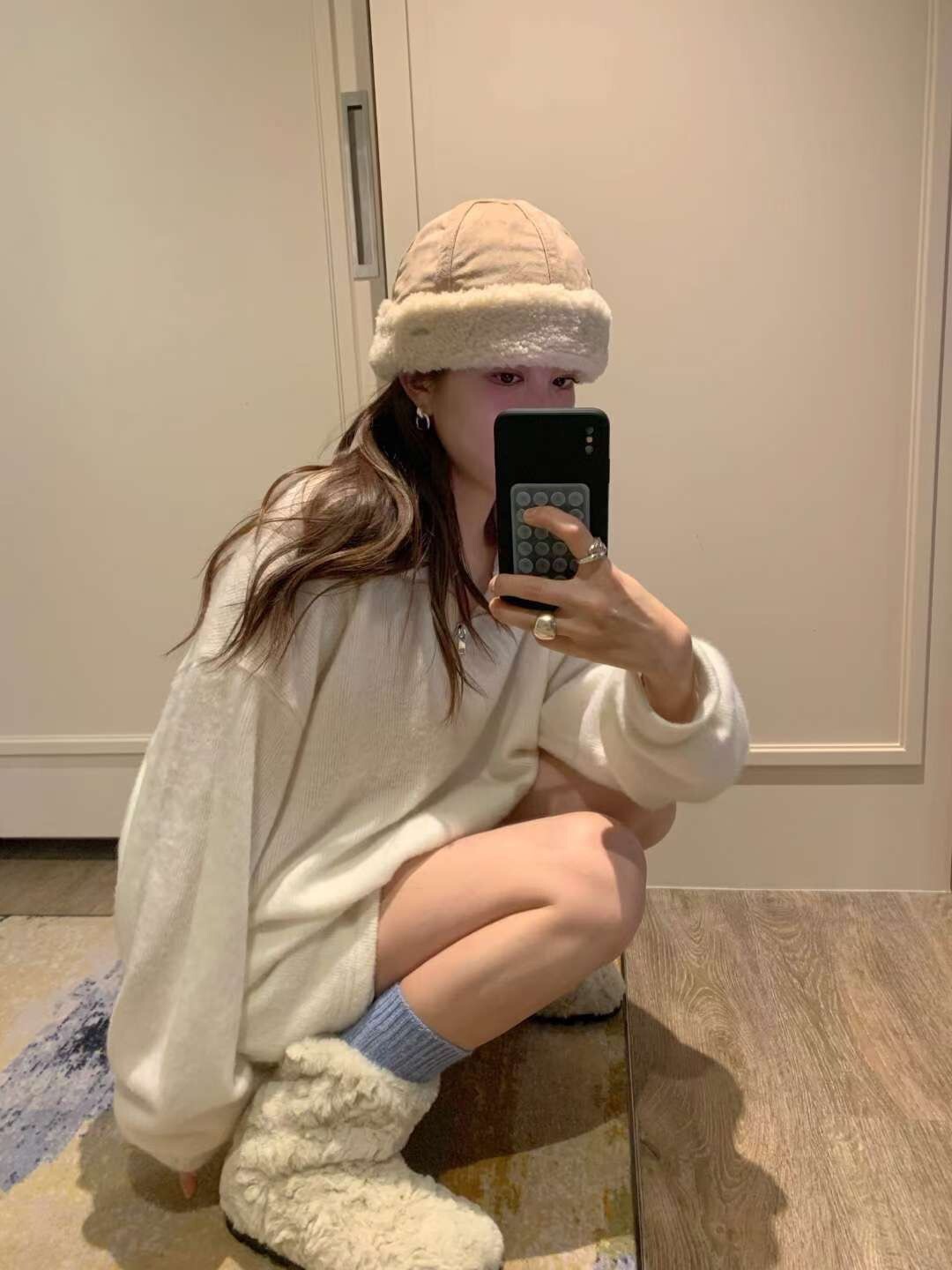 雲朵白休閒感拉鍊翻領上衣+同色系短褲SET