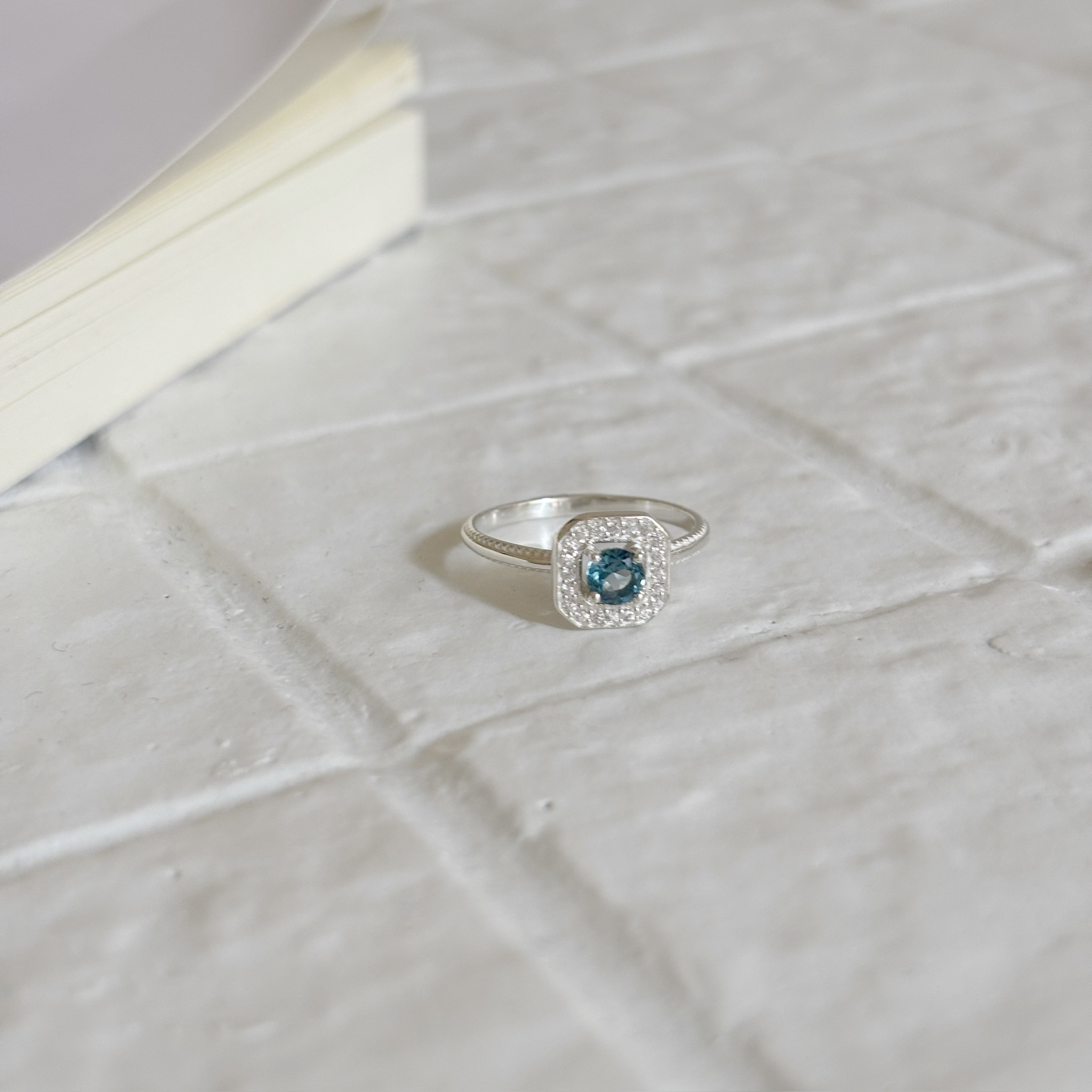 Manor Setting倫敦托帕石戒指