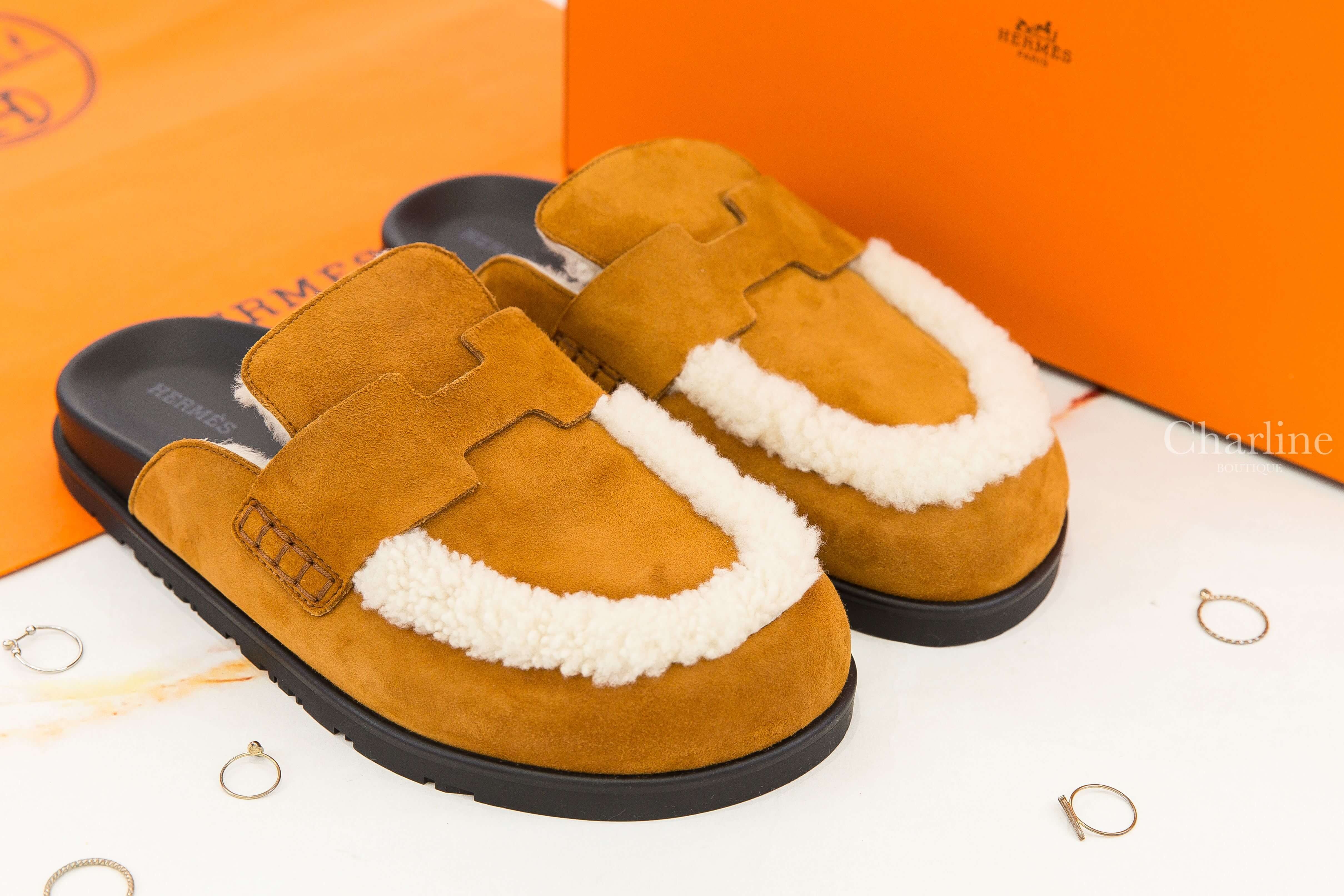 Hermès Go Mule 自然褐色麂皮米色羊毛黑底穆勒鞋-Charline Boutique 精品代購