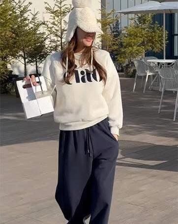 【休閒百搭的美式QQ毛字母內刷毛大學TEE】（現貨）