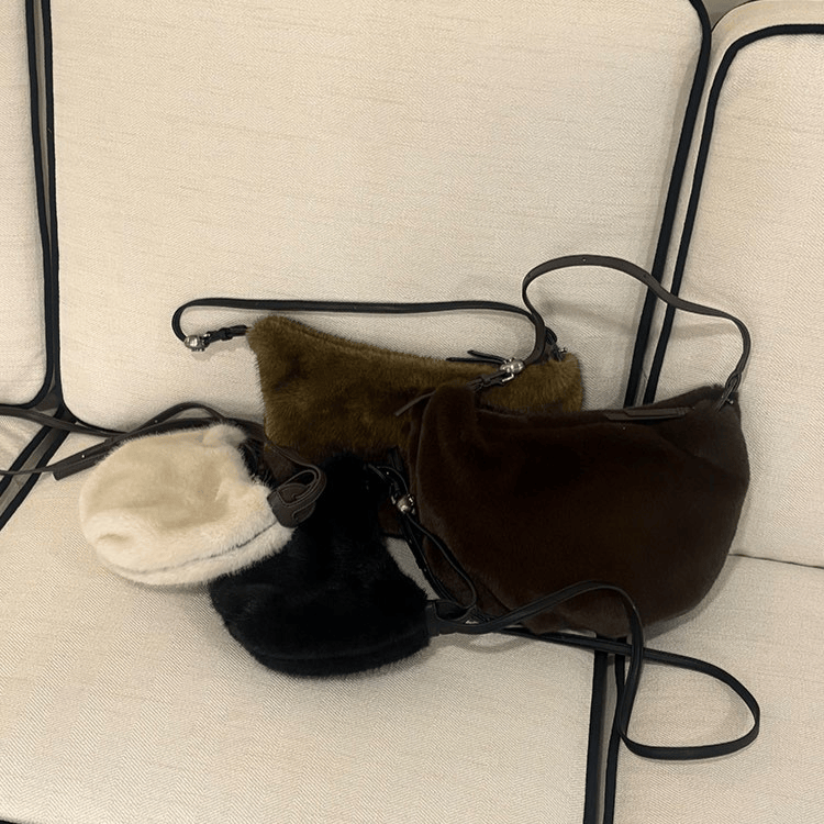 Archivepke｜[EXCLUSIVE] Luv moon bag (毛毛款）[2 colors]