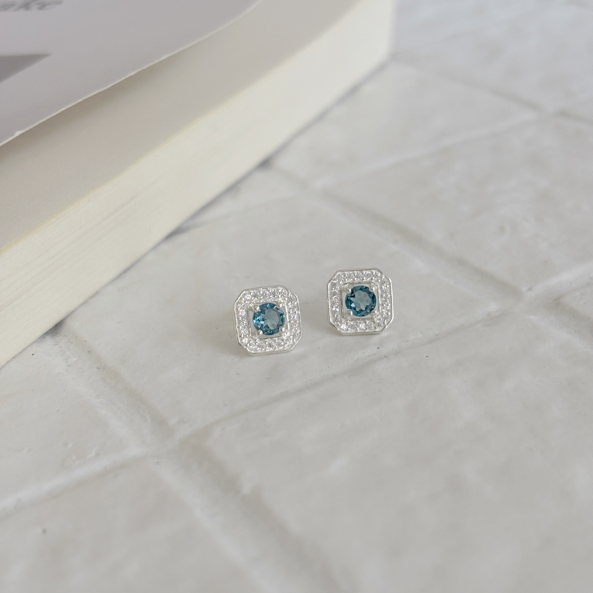 Manor Setting倫敦托帕石耳環