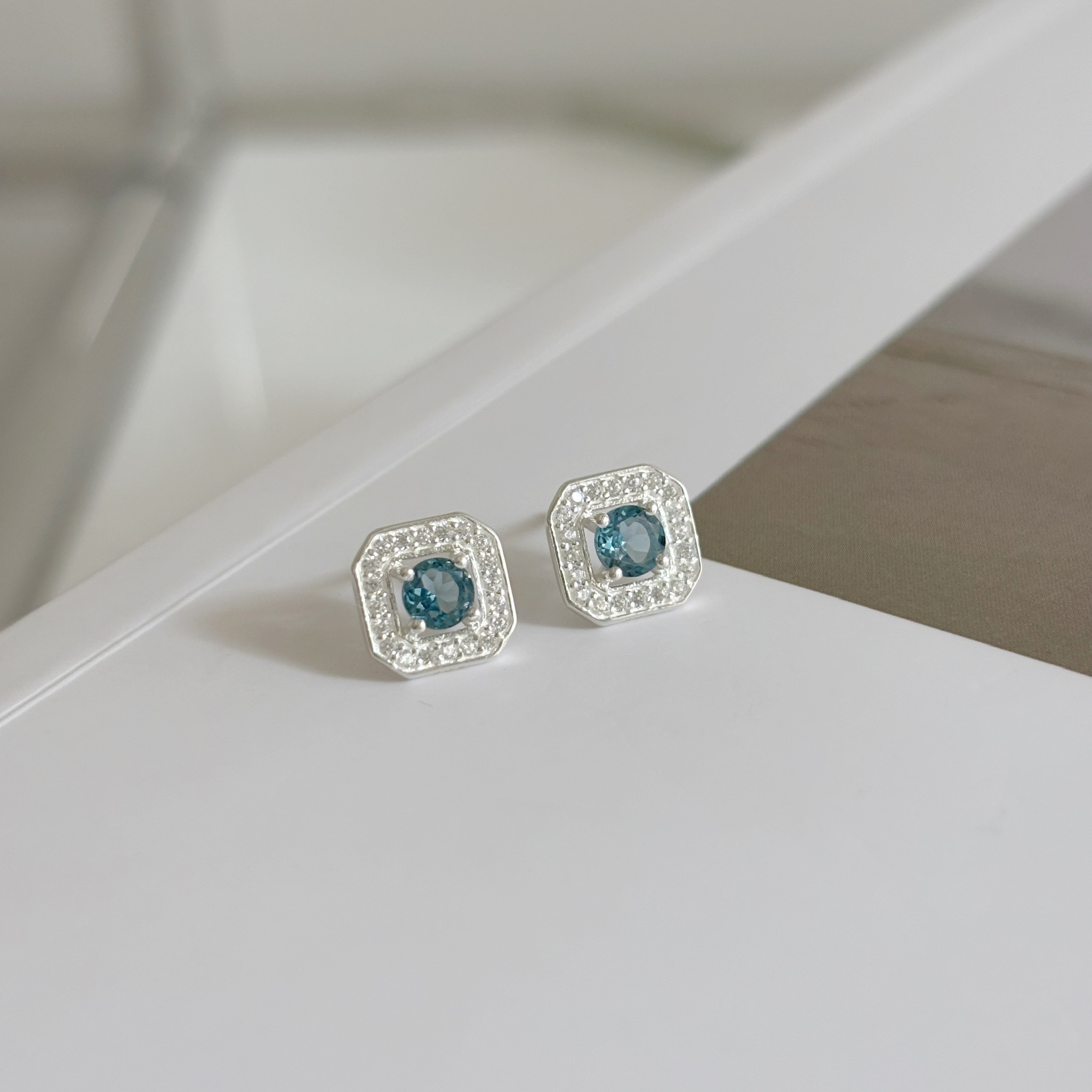 Manor Setting倫敦托帕石耳環