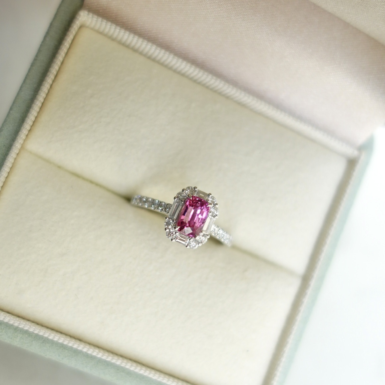 1.02ct無燒祖母綠切Padparadscha 18K金戒指-日出色  (帶寶石證書)