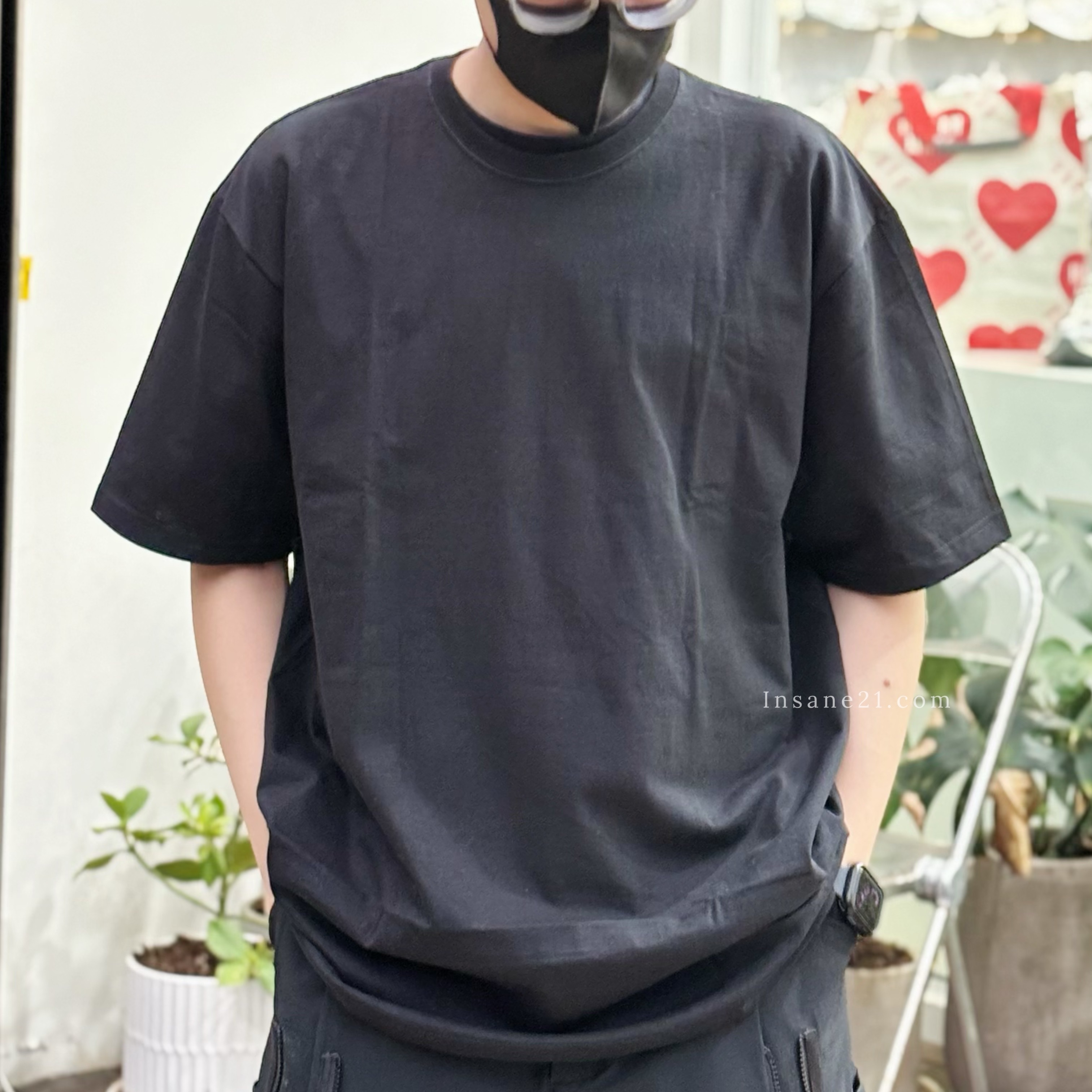 STUSSY BUANA STOCK TEE 全黑 短袖 背後側邊 灰字體 大LOGO 正面全素 日本