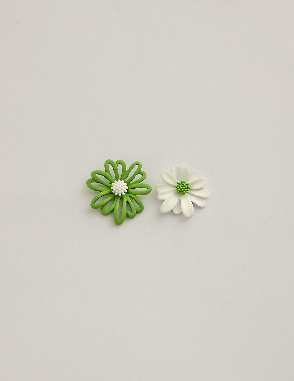 綠意花間。針式耳環