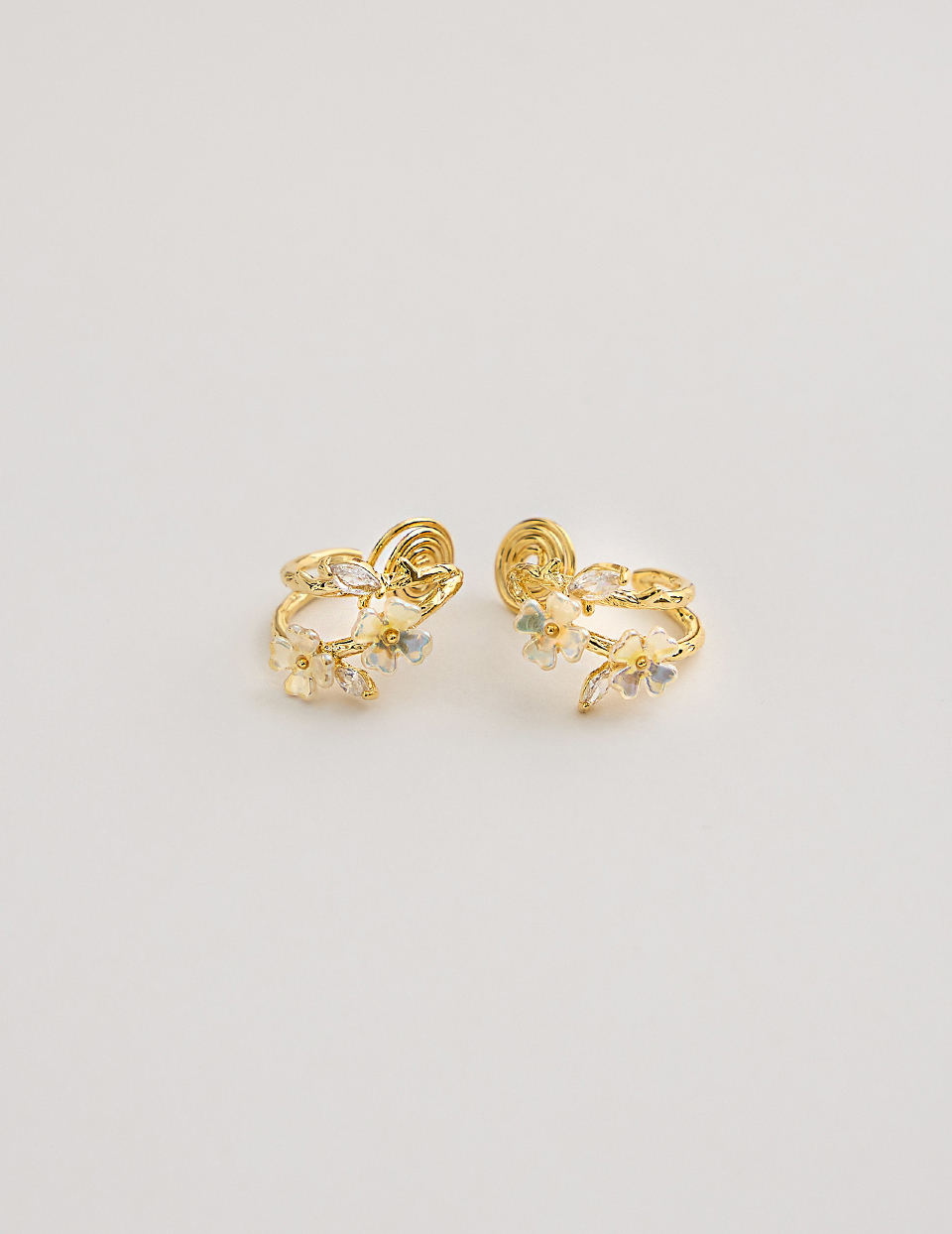 花間微光。夾式耳環