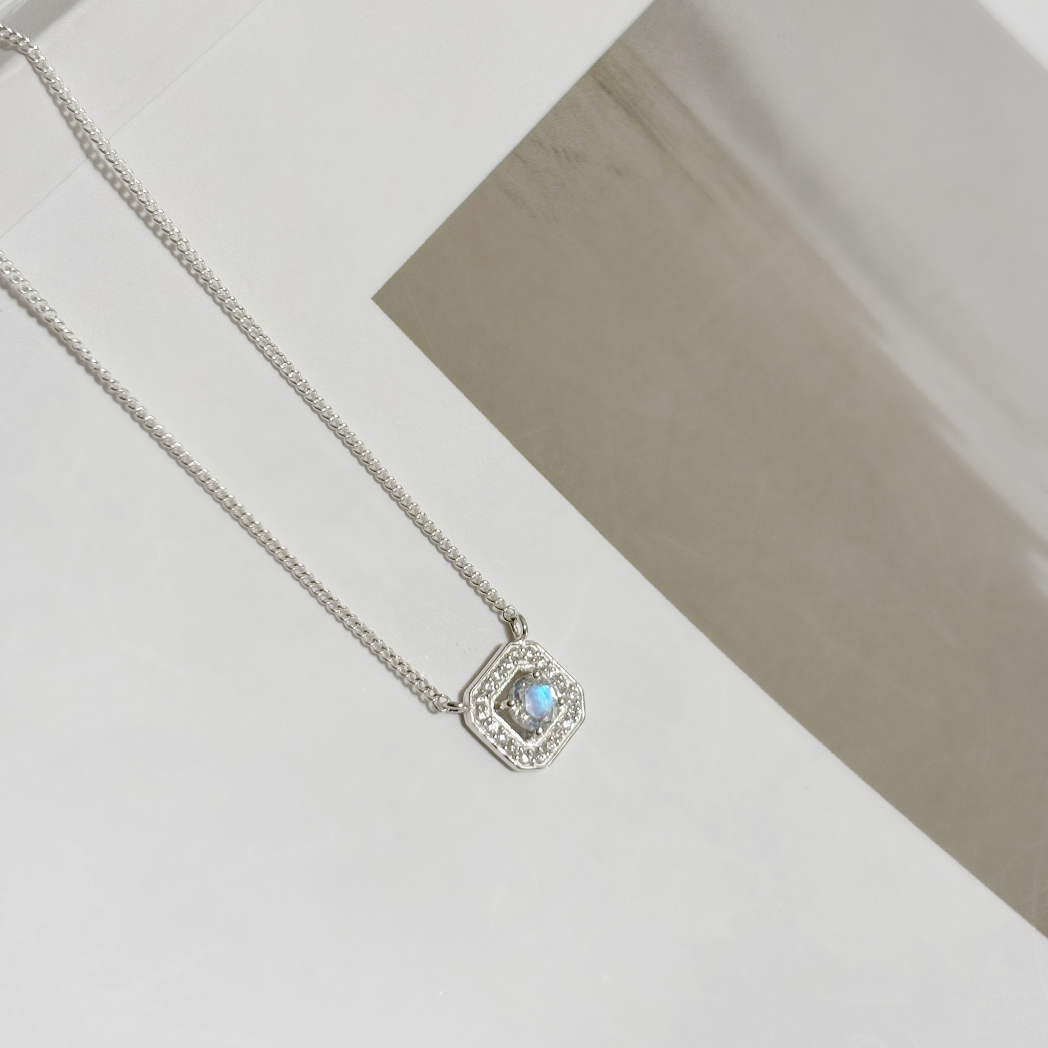 Manor Setting月光石項鍊