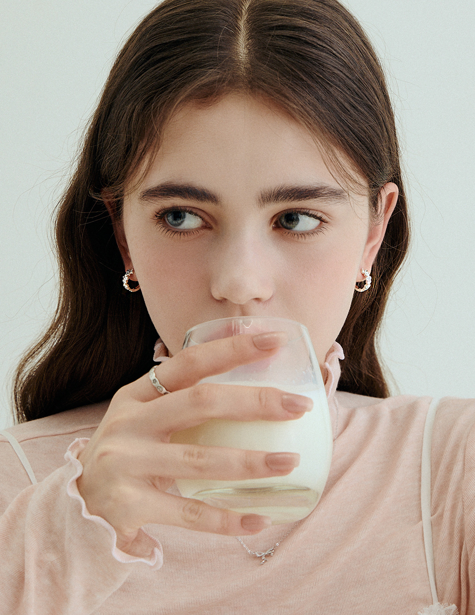 微光花圈。針式耳環