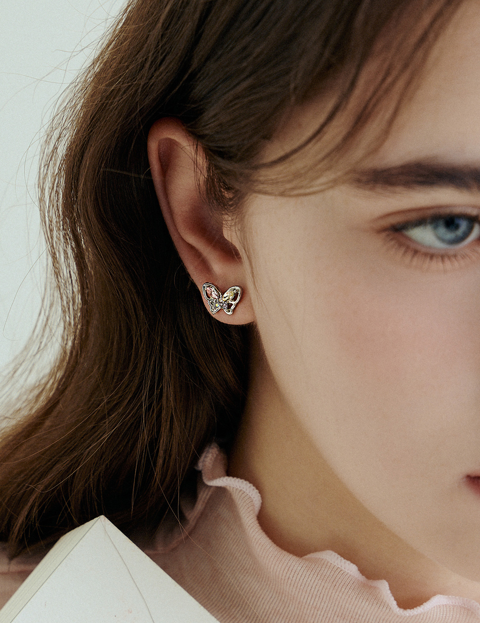 雙色鋯石蝶。針式耳環