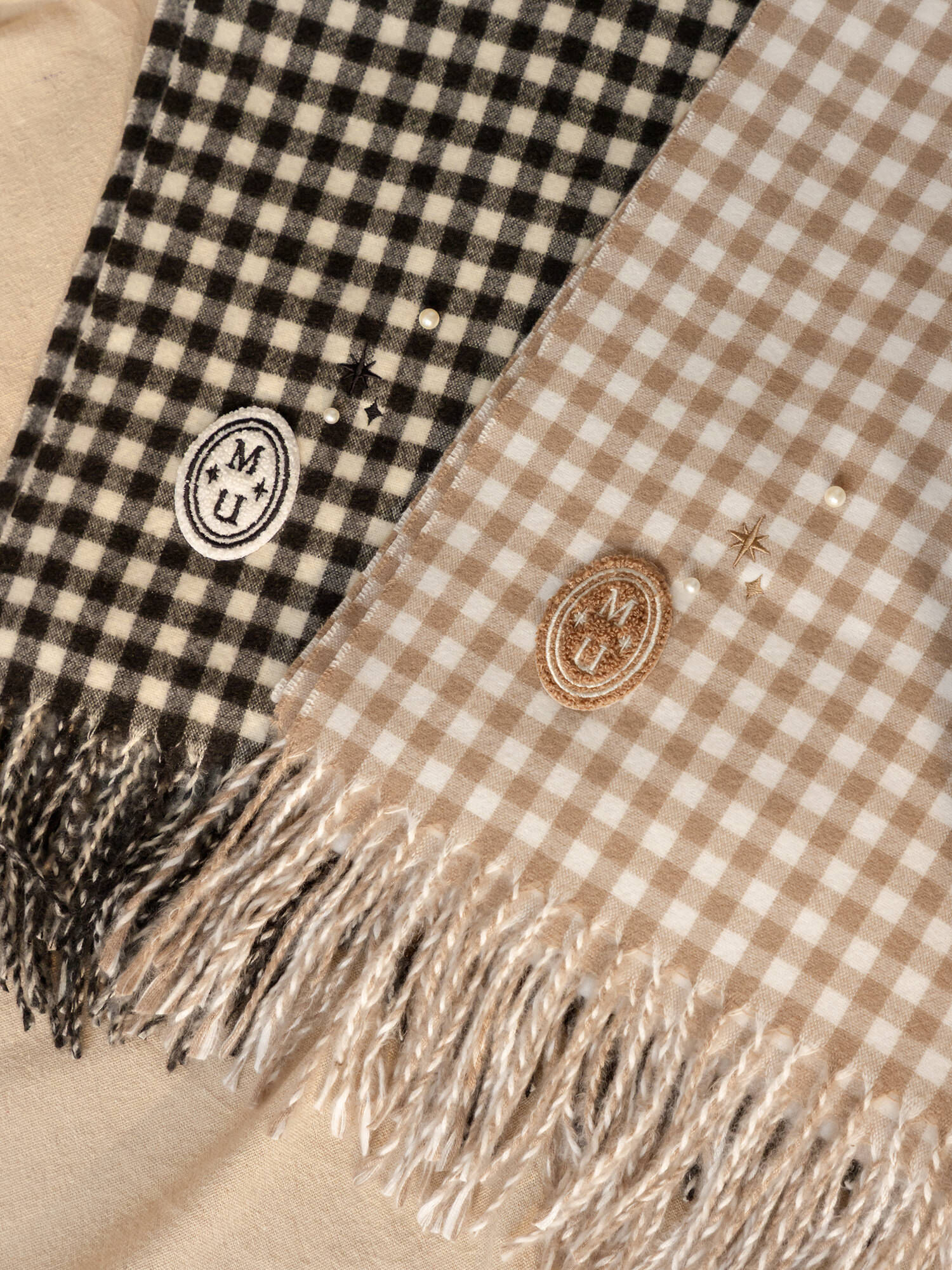 寂寞濃湯。MUCHAT手作刺繡星芒格紋圍巾 (卡其)