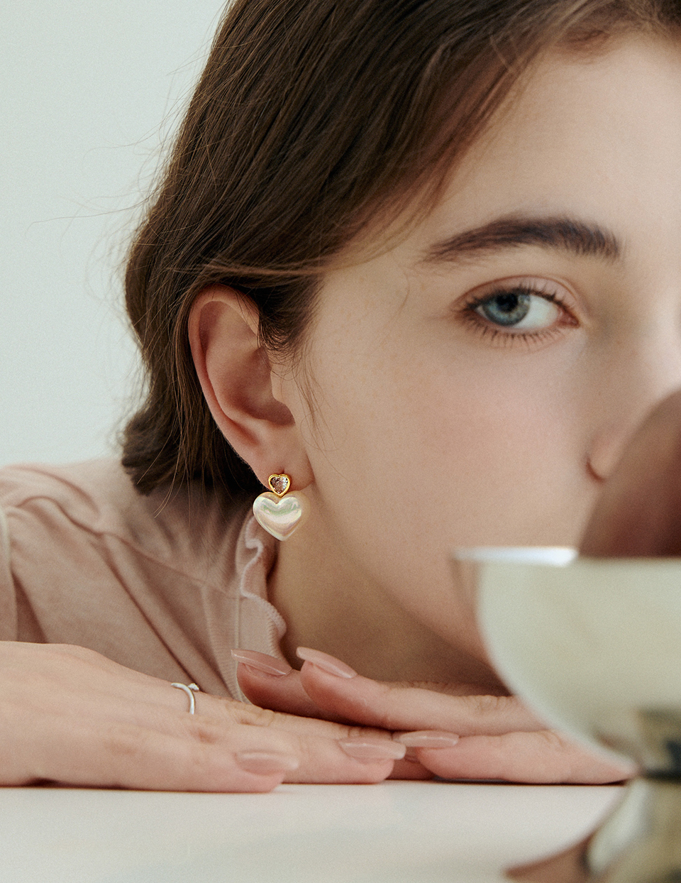 雙心鋯石。針式耳環