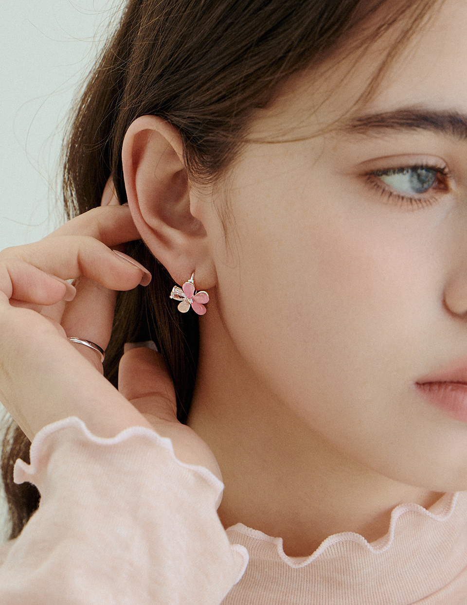 粉紅鋯石小花。針式耳環