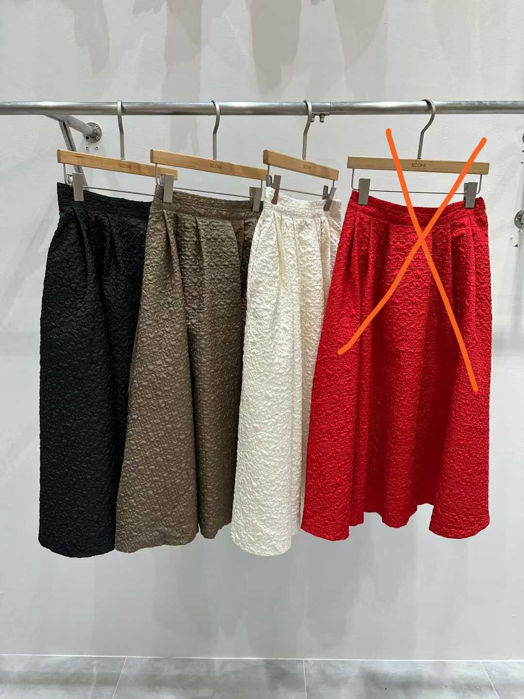 SC27 腰 25-32 HIP61  長29.5 $499 (一口價)