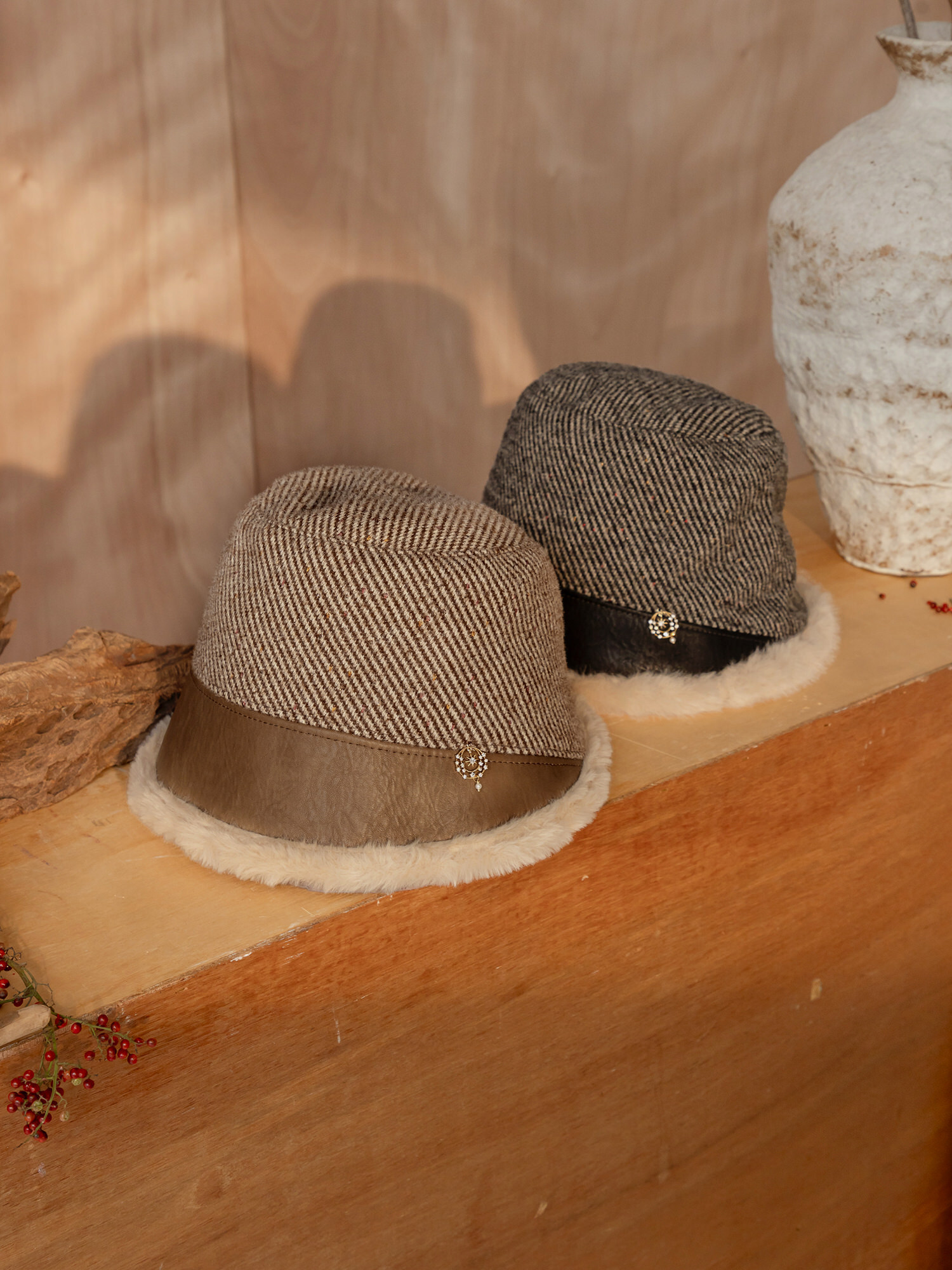 北方小鎮。MUCHAT手作星芒皮革毛呢漁夫帽 (可可)