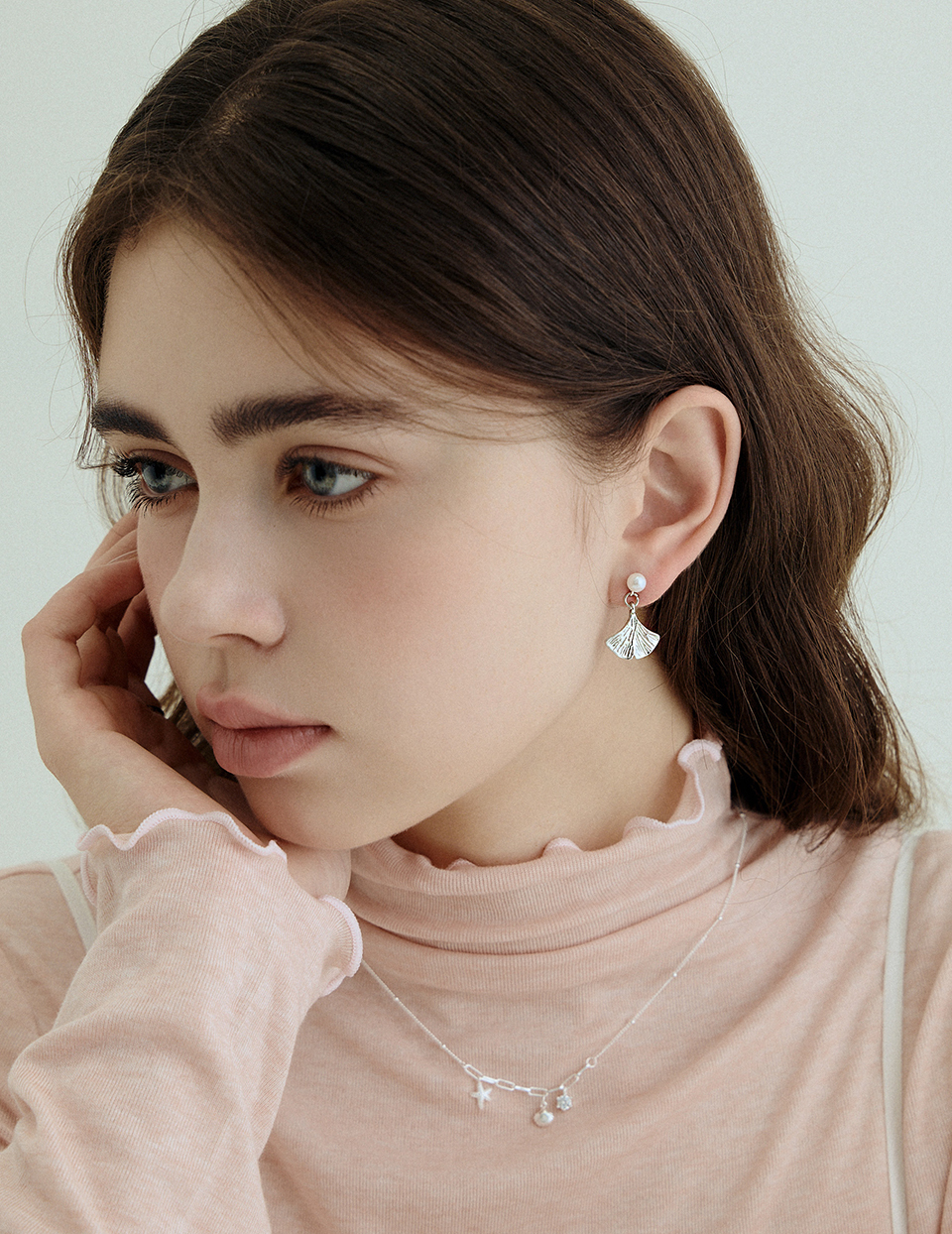 銀杏小珍珠垂墜。針式耳環