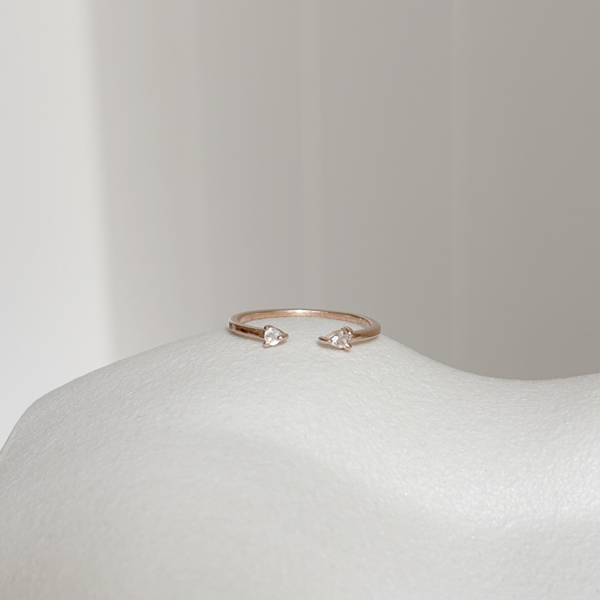 小爪水滴月光白托帕石可調戒指