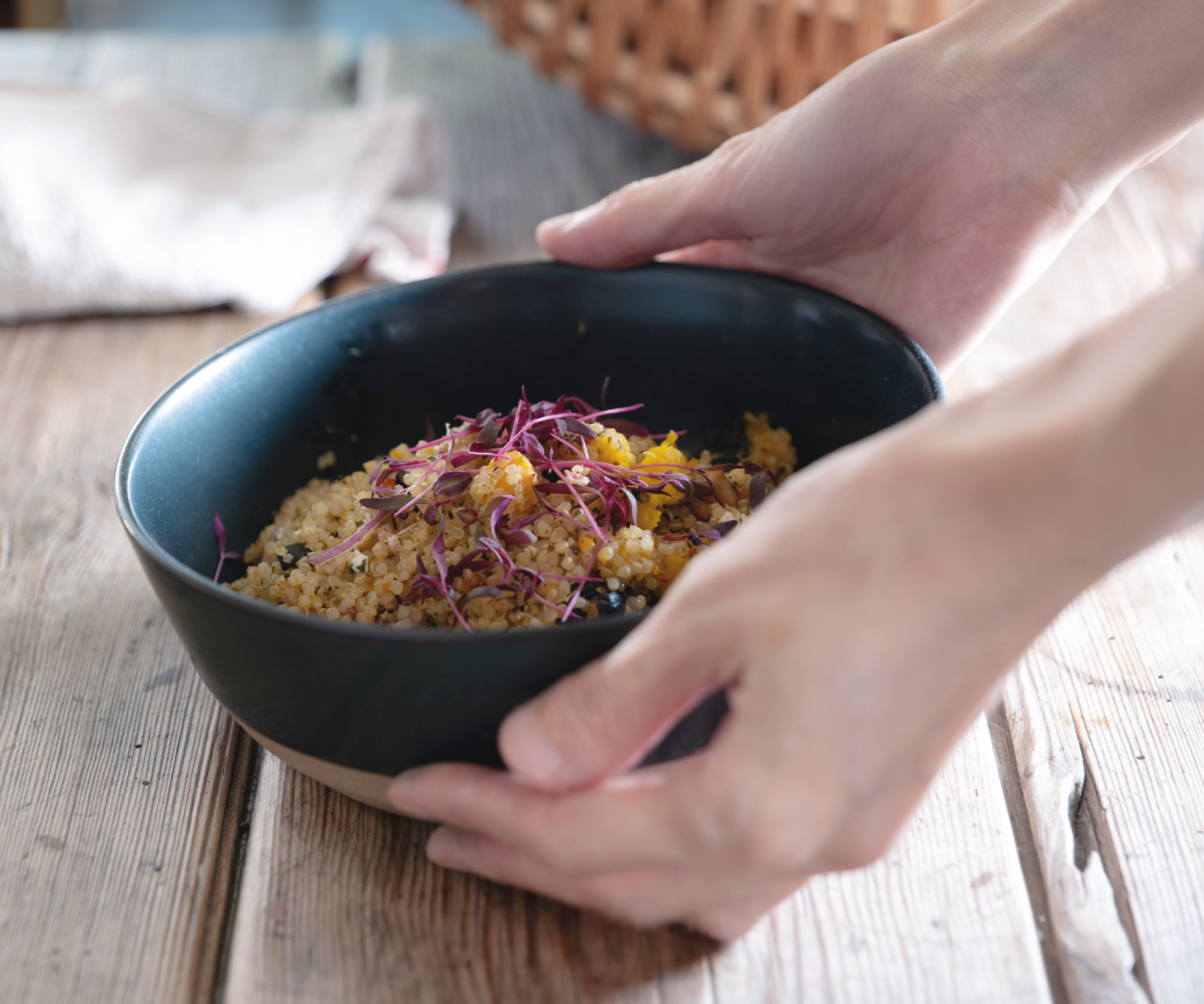 KINTO-CERAMIC LAB 沙拉碗,透過反覆研究,土壤及釉彩的拿捏,誕生符合現代生活的餐具。