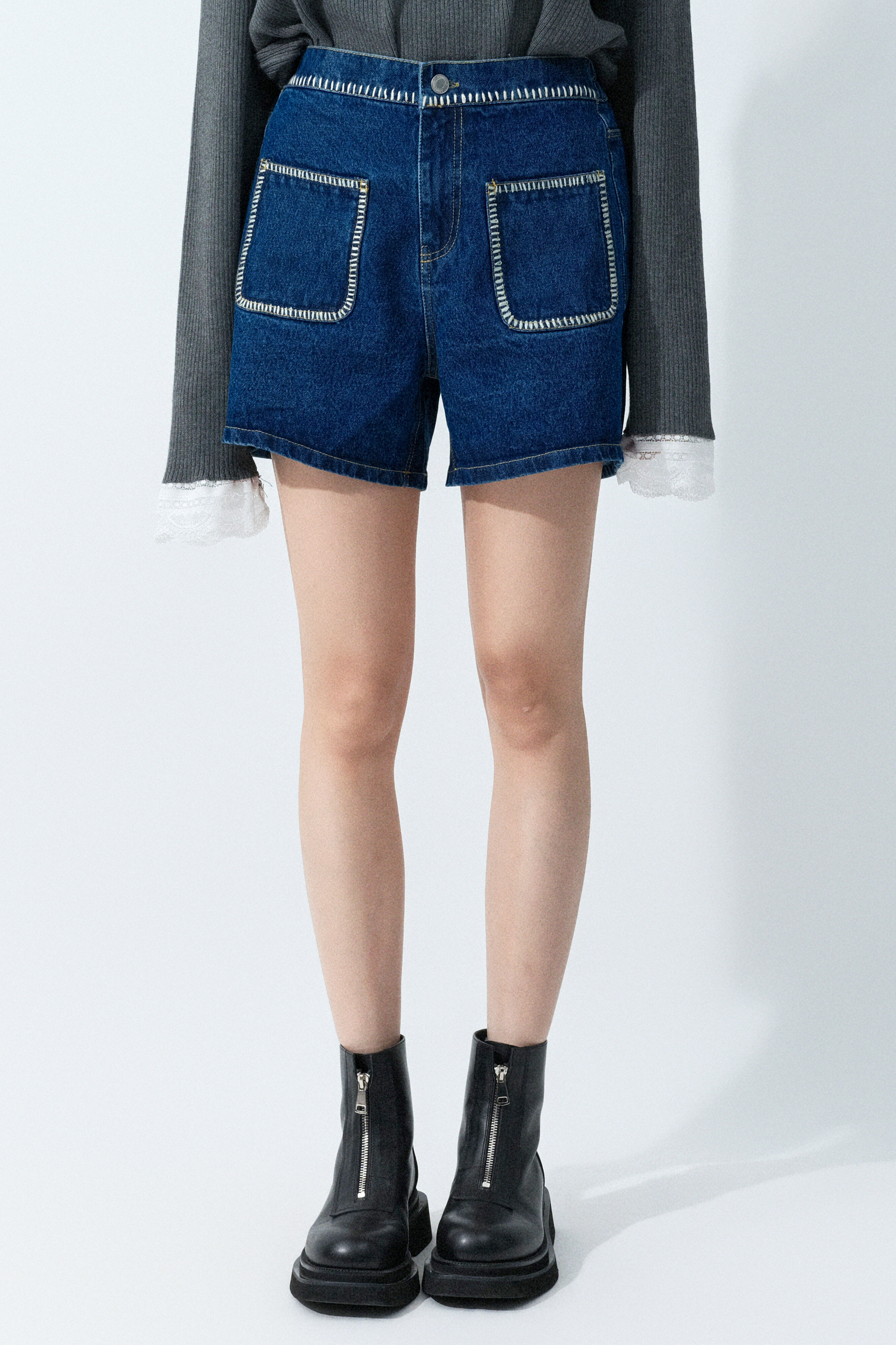 裝飾釘線明袋牛仔短褲（預購產品）