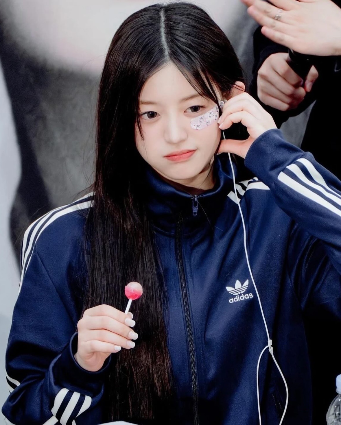 Adidas Originals Adicolor 愛迪達 基本款 經典 三線 立領 "Night Indigo" 深籃 外套 IR9893 CORTIS 金主訓 / 金冬天 Winter 同款