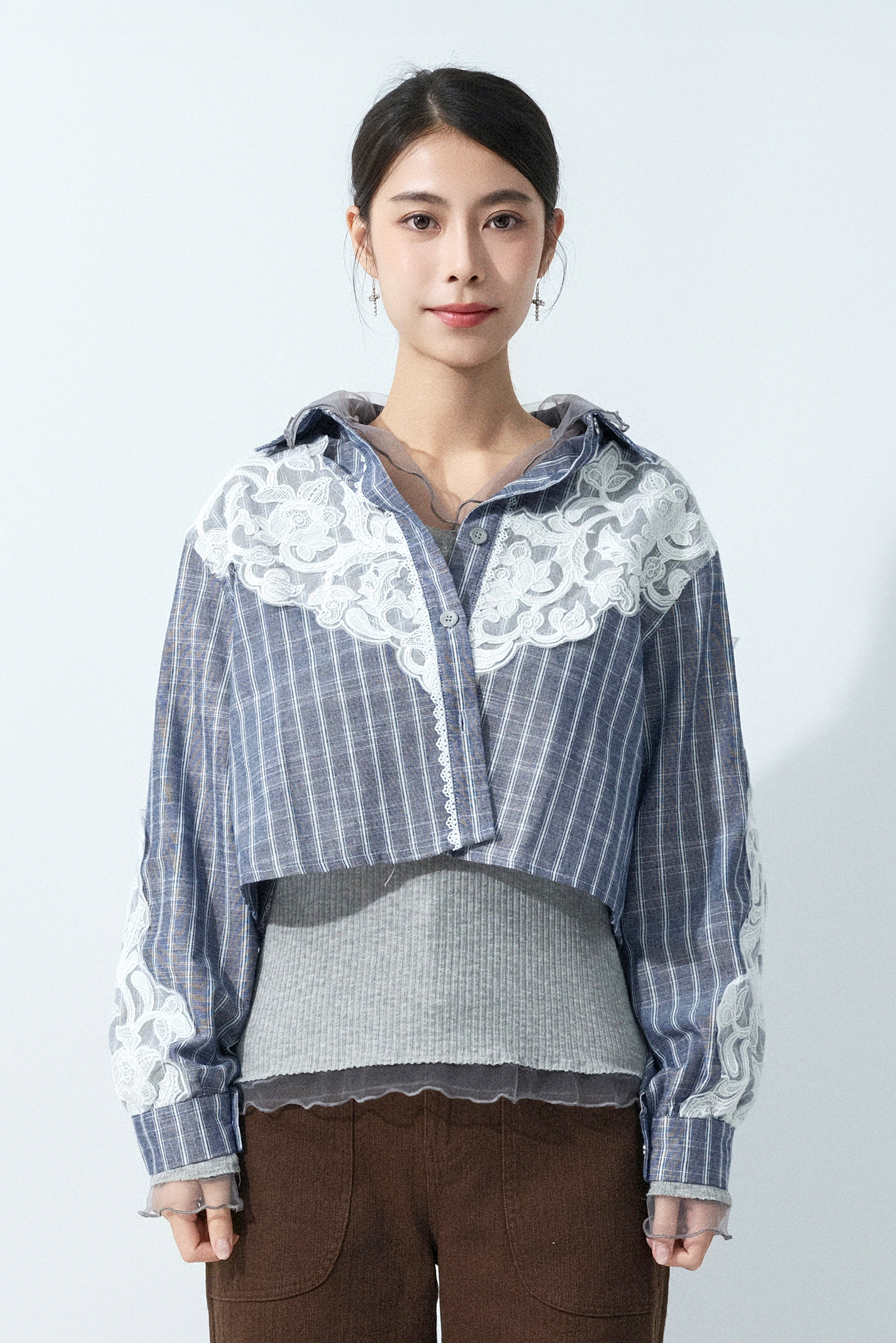 繡花網條子短恤衫 ( 預購產品）