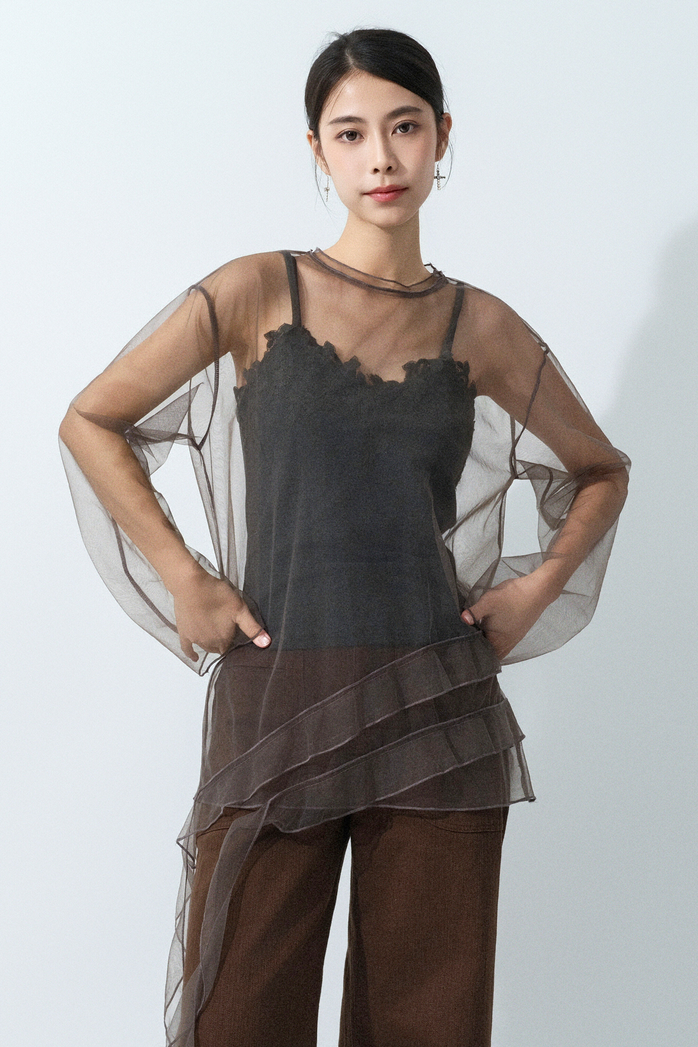 長尾荷葉邊腳網紗上衣 (預購產品）