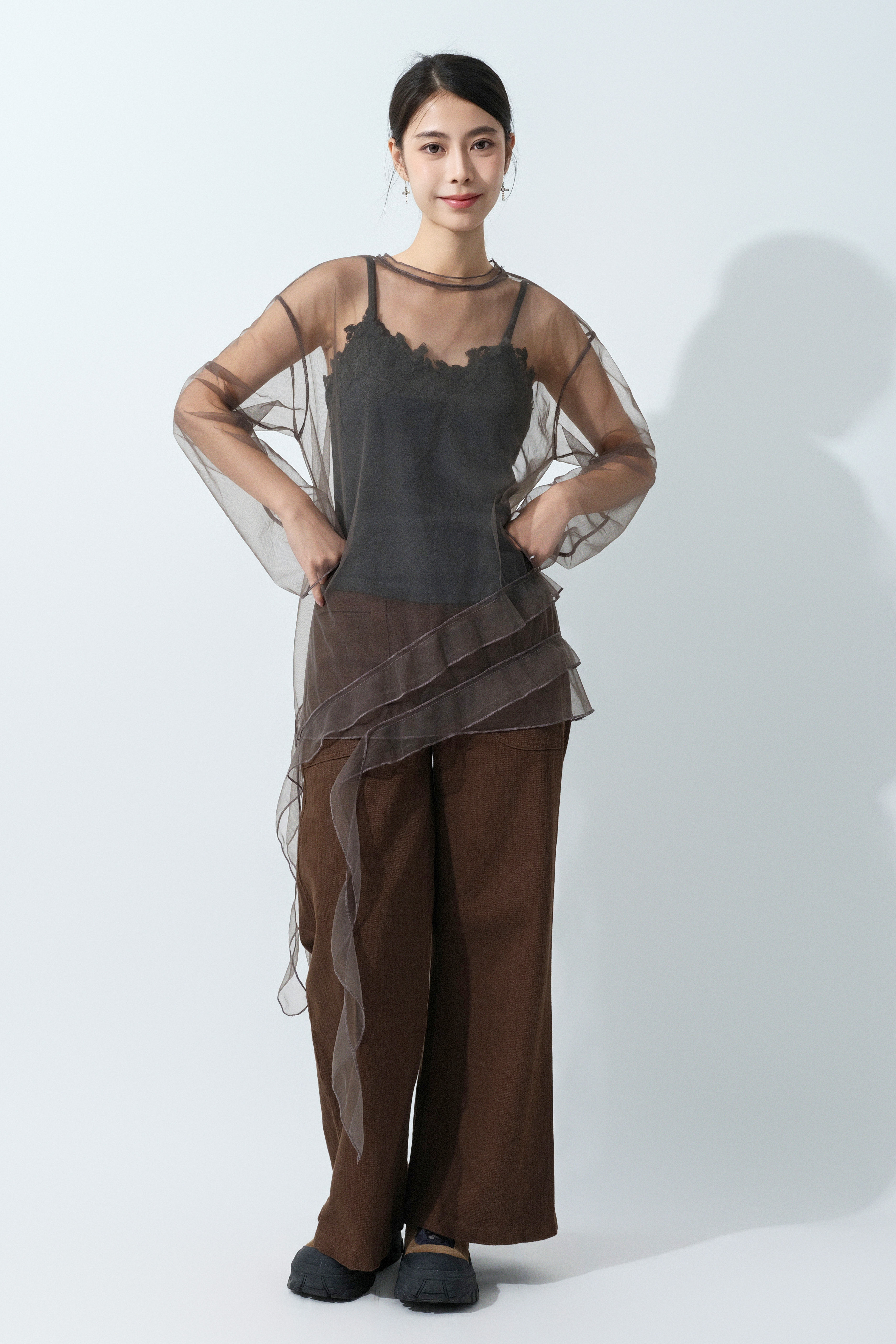 長尾荷葉邊腳網紗上衣 (預購產品）