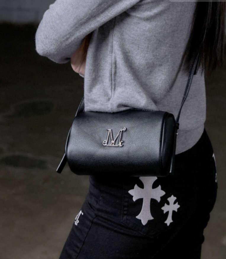 【直播】MUCENT LL0106701 ARA METAL LOGO 小斜咩包