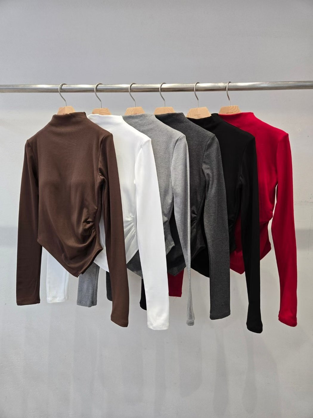 HP5447 立領抓皺V切上衣