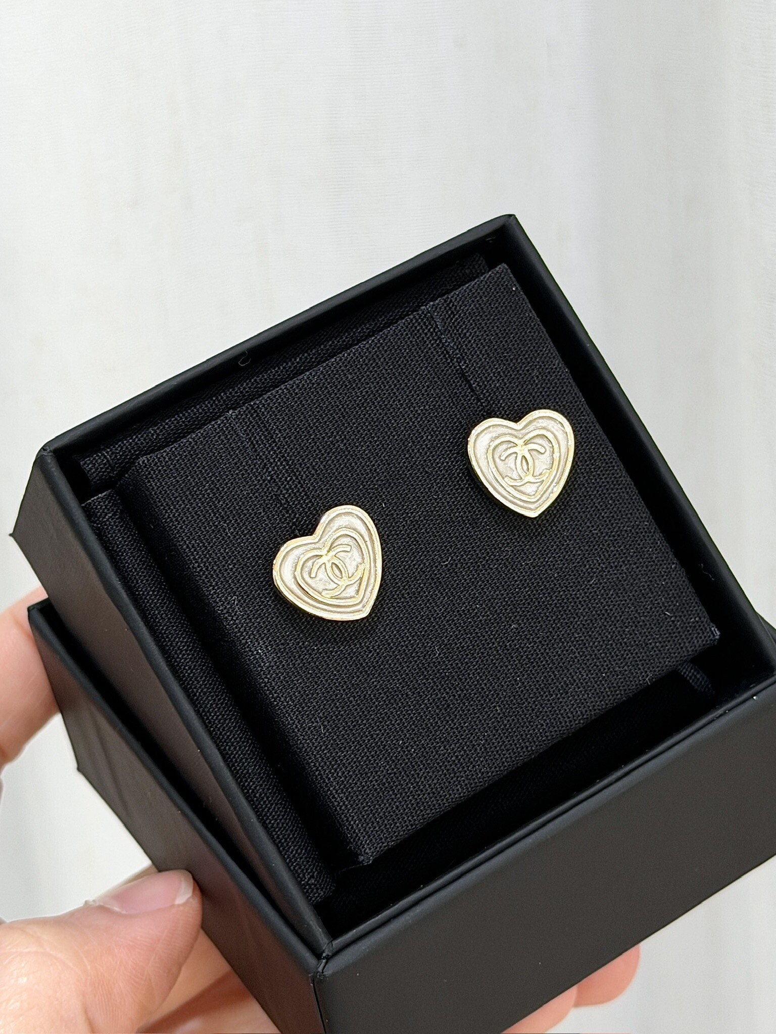 CHANEL CC Logo Heart-shaped Earrings ABD346 白色心心耳環