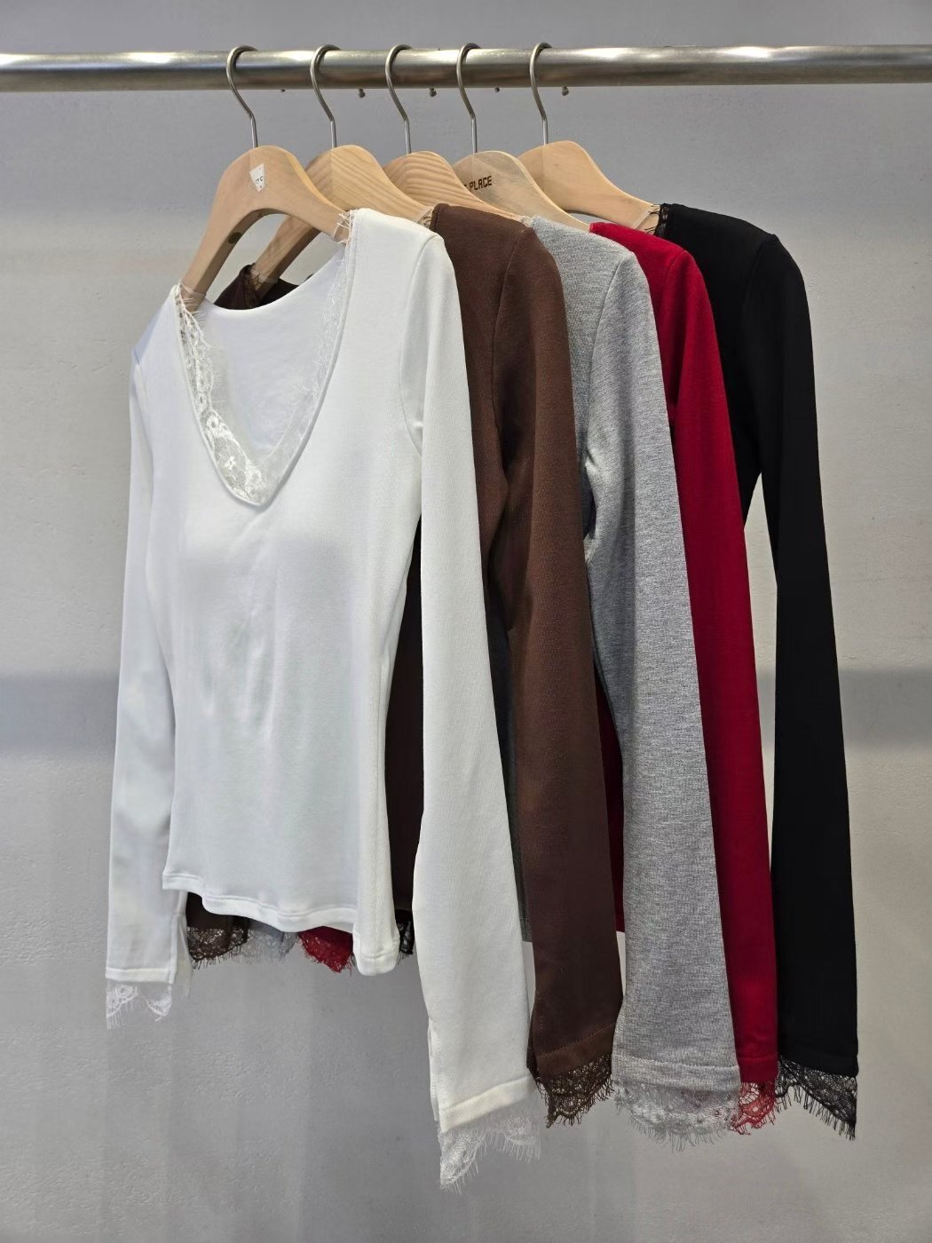 HP5453 蕾絲拚邊V領上衣