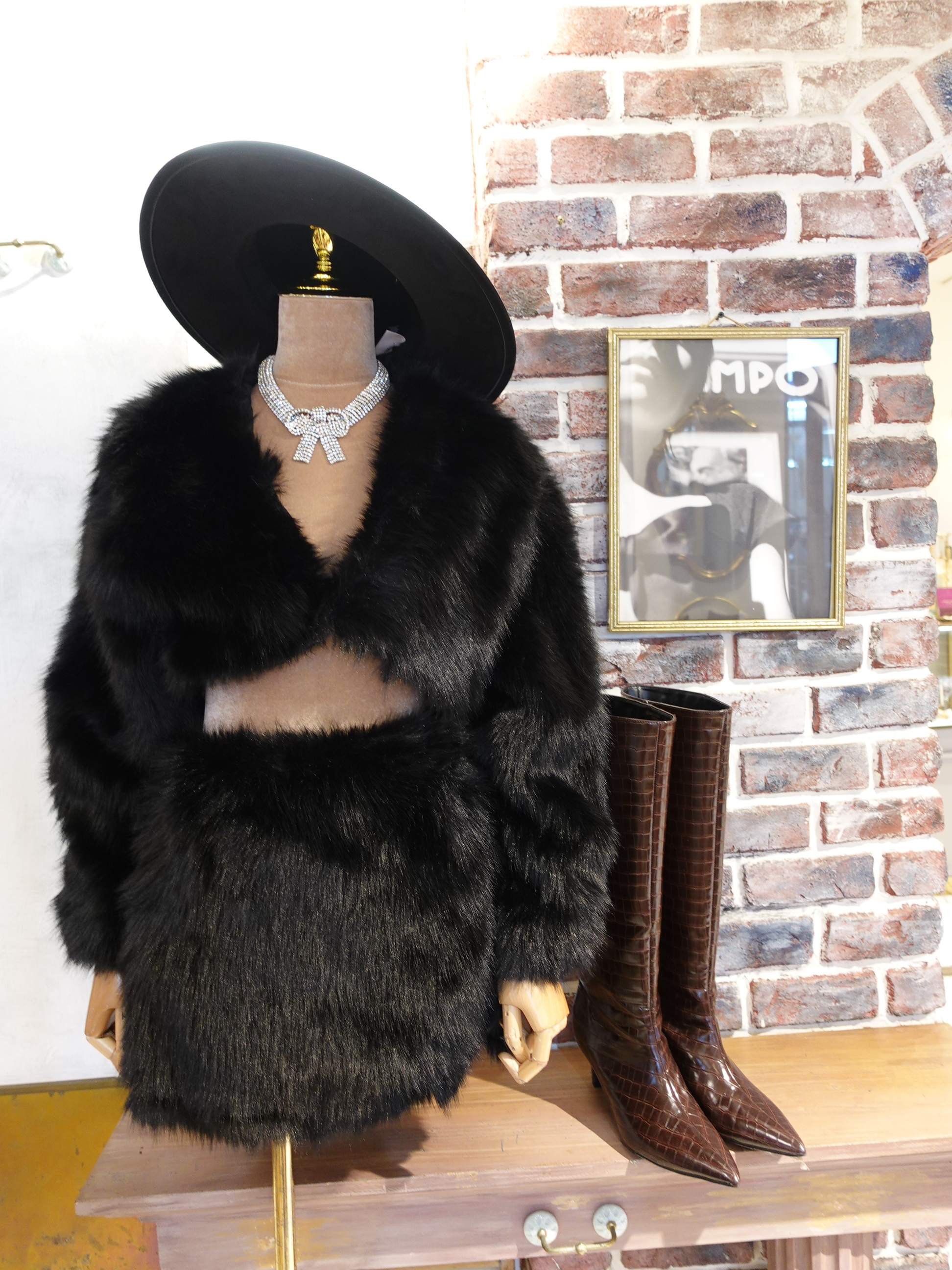 Black Butter黑色 Vegan毛毛皮草外套+ 高腰短裙套裝