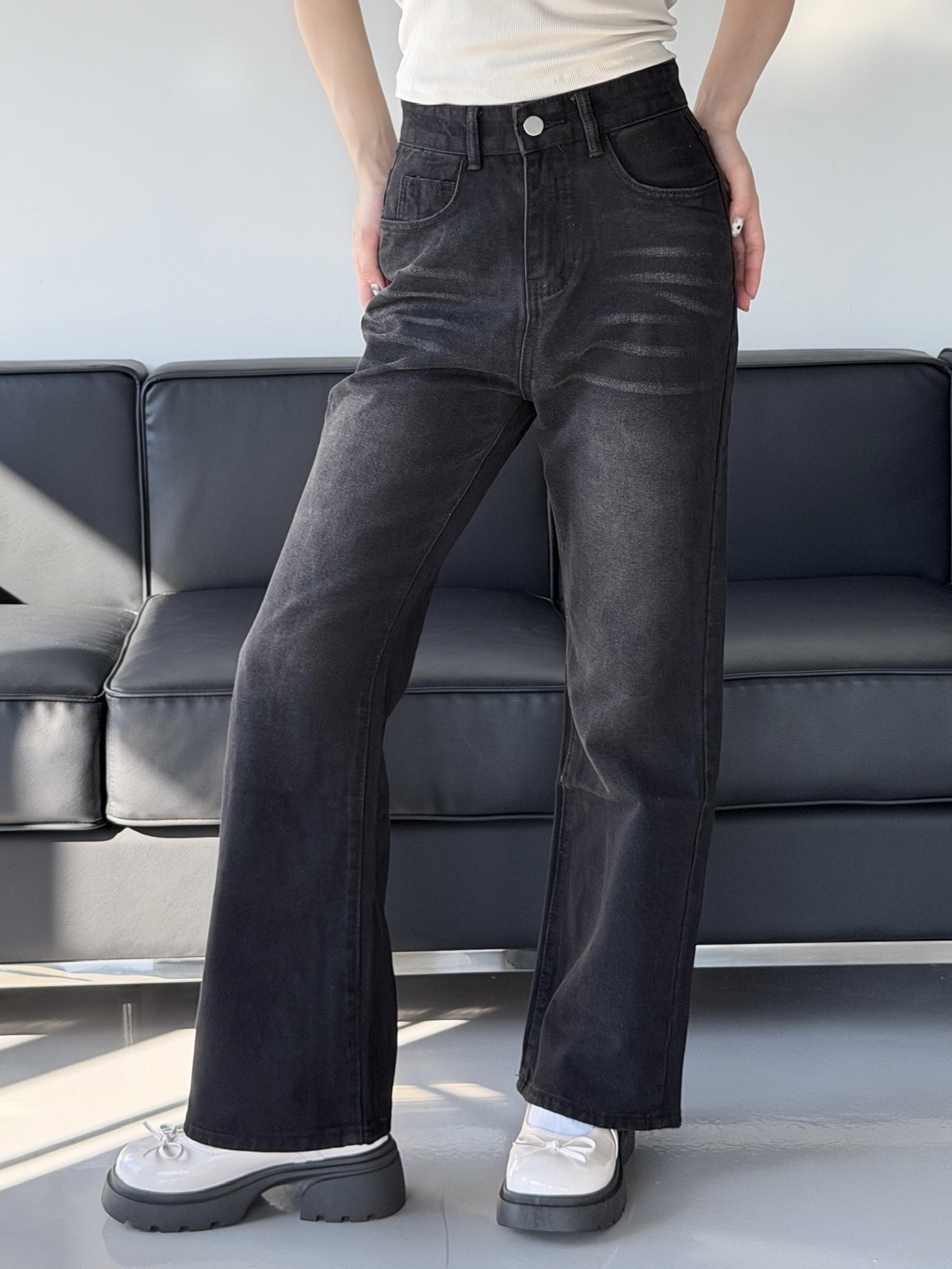 黑色直筒牛仔褲