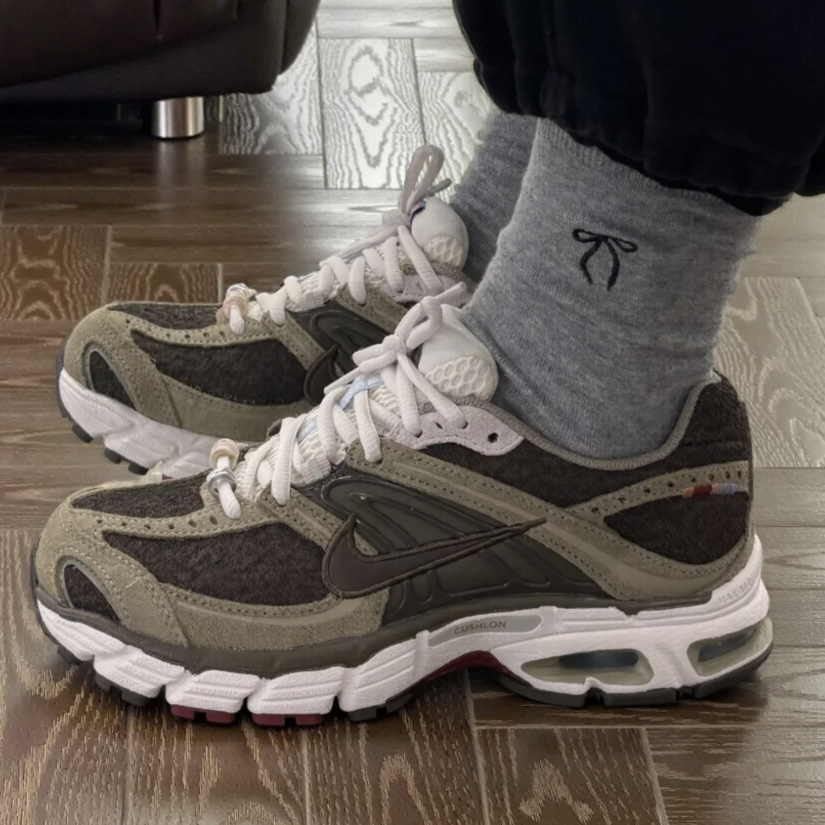 NIKE AIR MAX MOTO 2K 軍綠摩卡 馬年限定 特別版 運動 休閒鞋 IQ1150-220