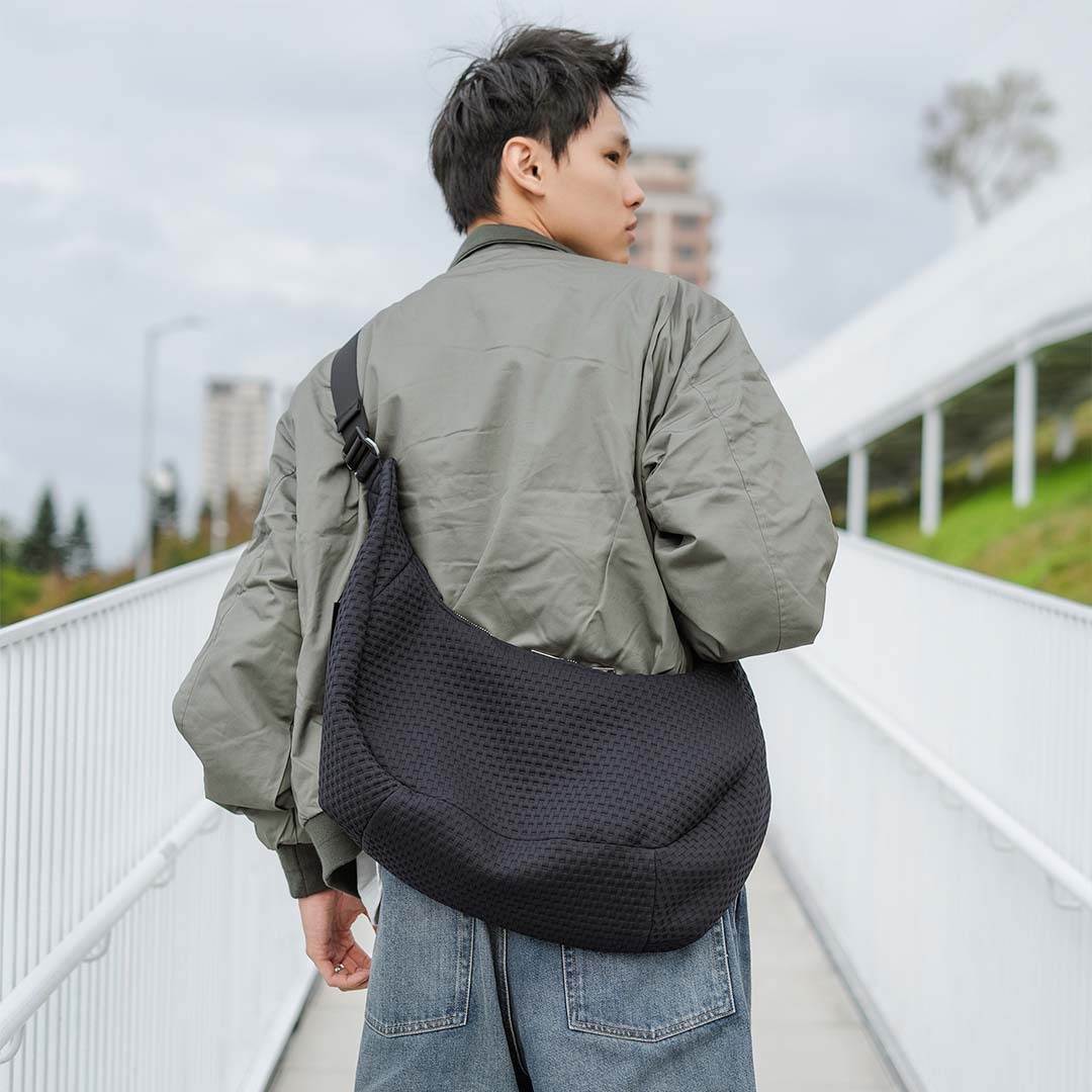 2025AW oqLiq Cove Bag 半月 編織 包包 側背包 現貨 25AA06